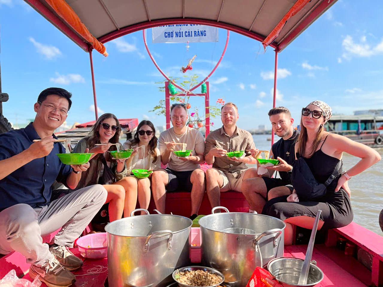 Mekong Delta Day Trip: Cai Rang Floating Market & Cồn Sơn Islet