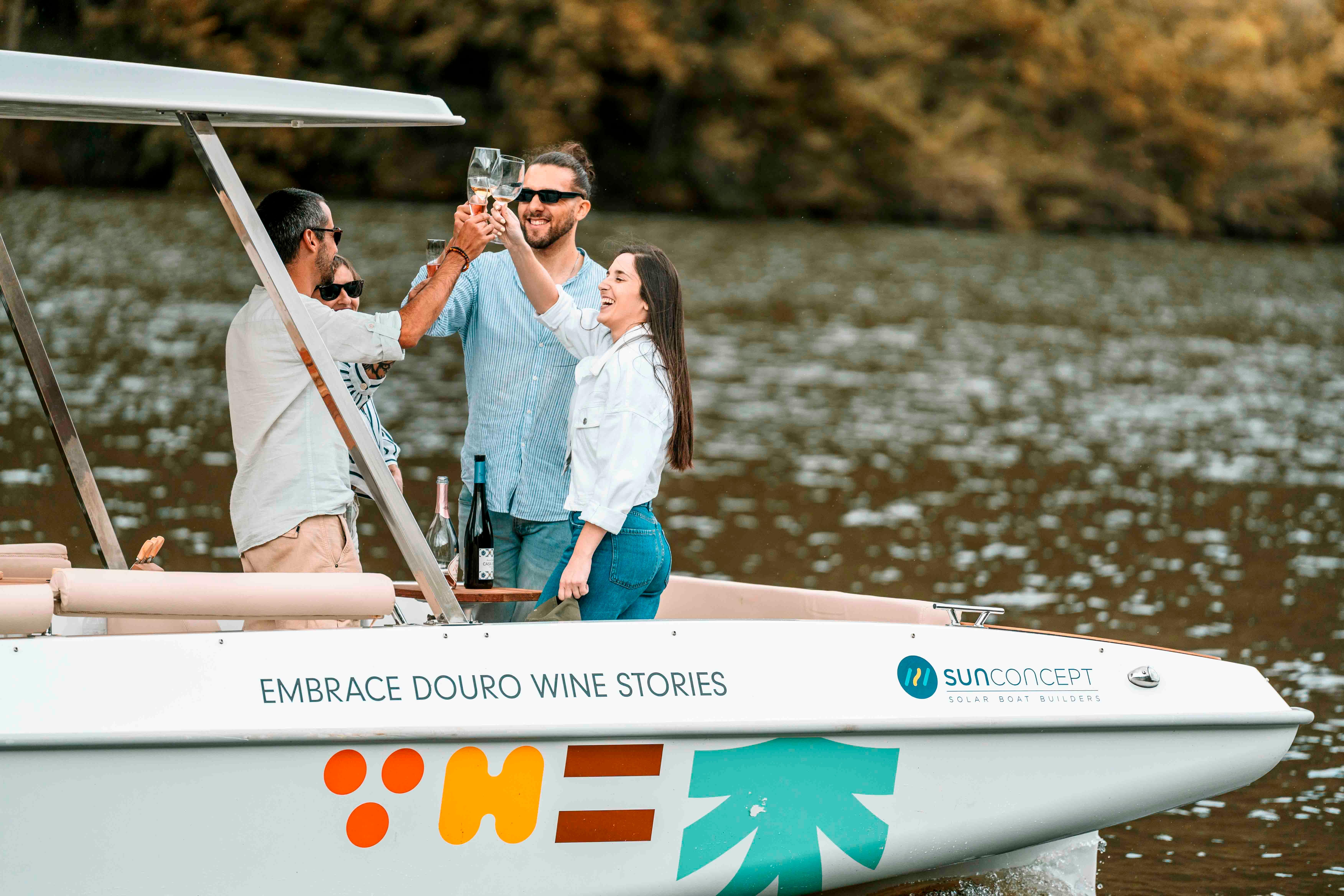 Pinhão Solar Boat Cruise on the Douro with Wine Tasting