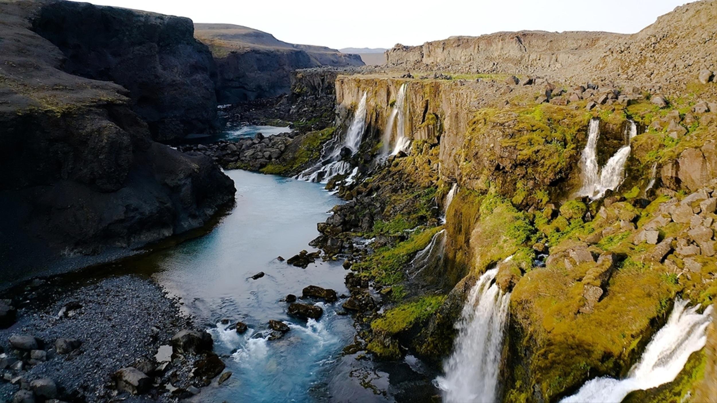 Reykjavik: Highlands & Landmannalaugar 4x4 Minibus Adventure