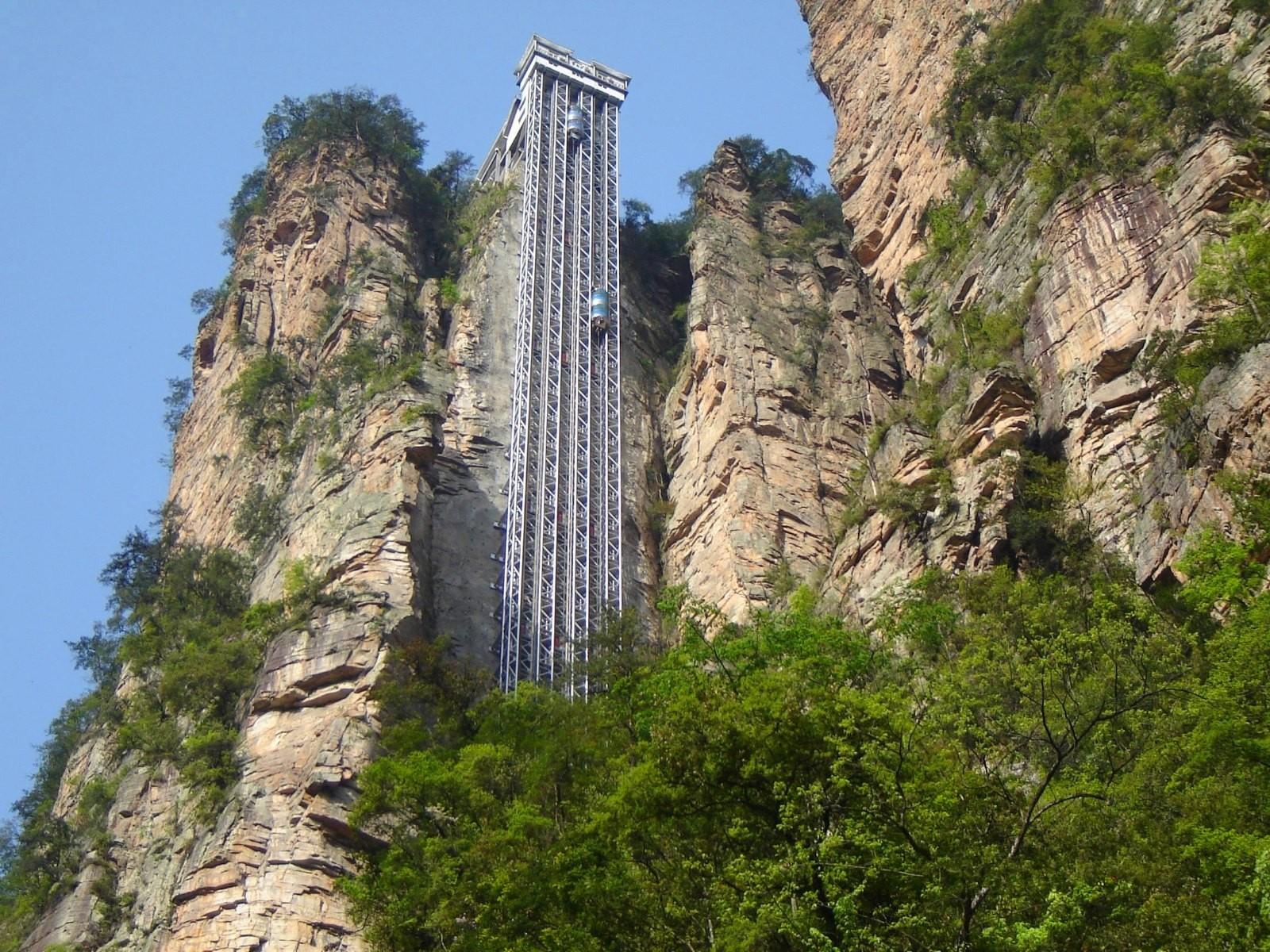 Zhangjiajie 2-Day Icons Tour: Glass Bridge, Bailong Elevator & Tianmen Mountain