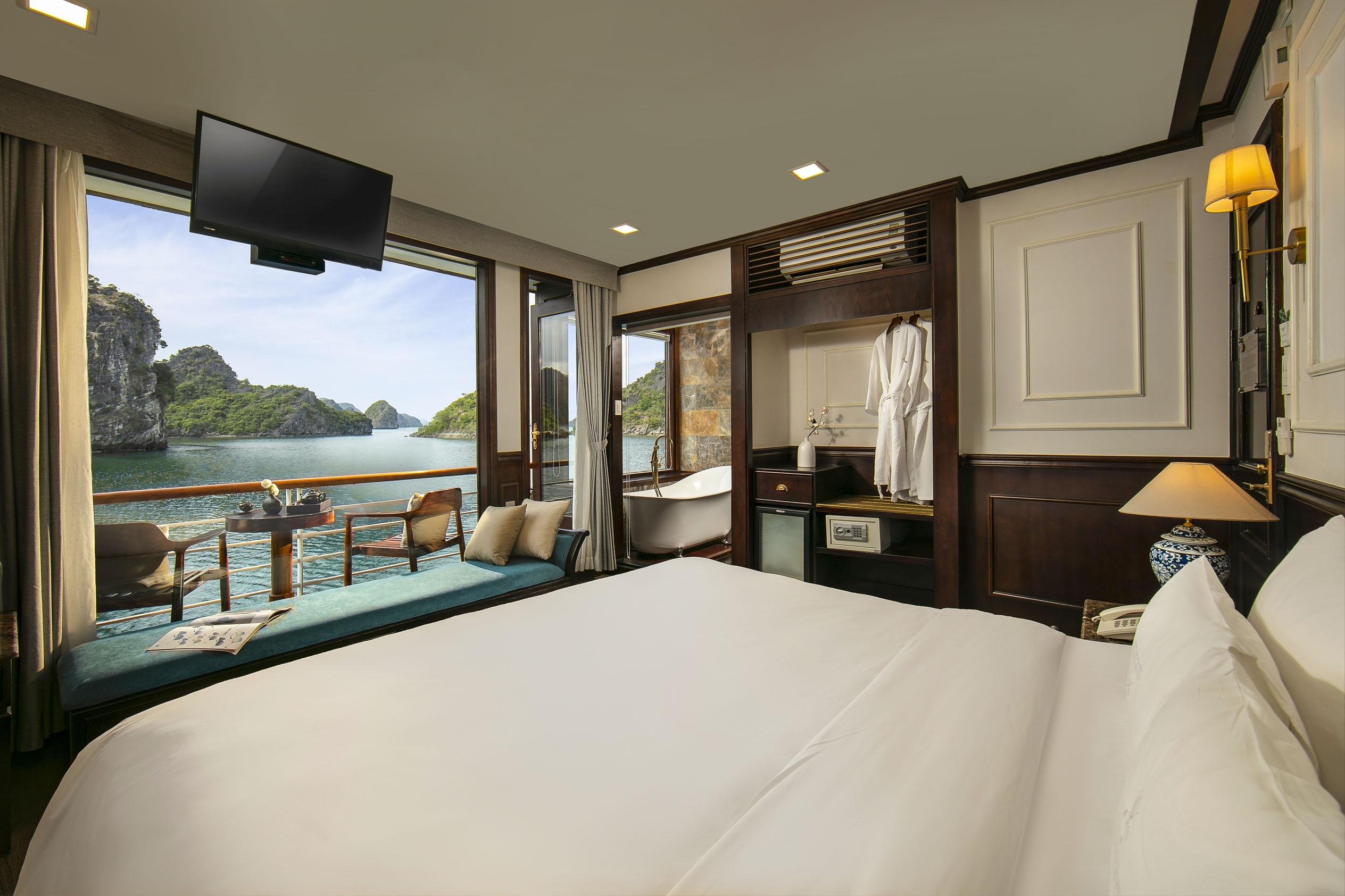 Hanoi: 2-Day Lan Ha & Halong Bay 5-Star Cruise with Private Balcony