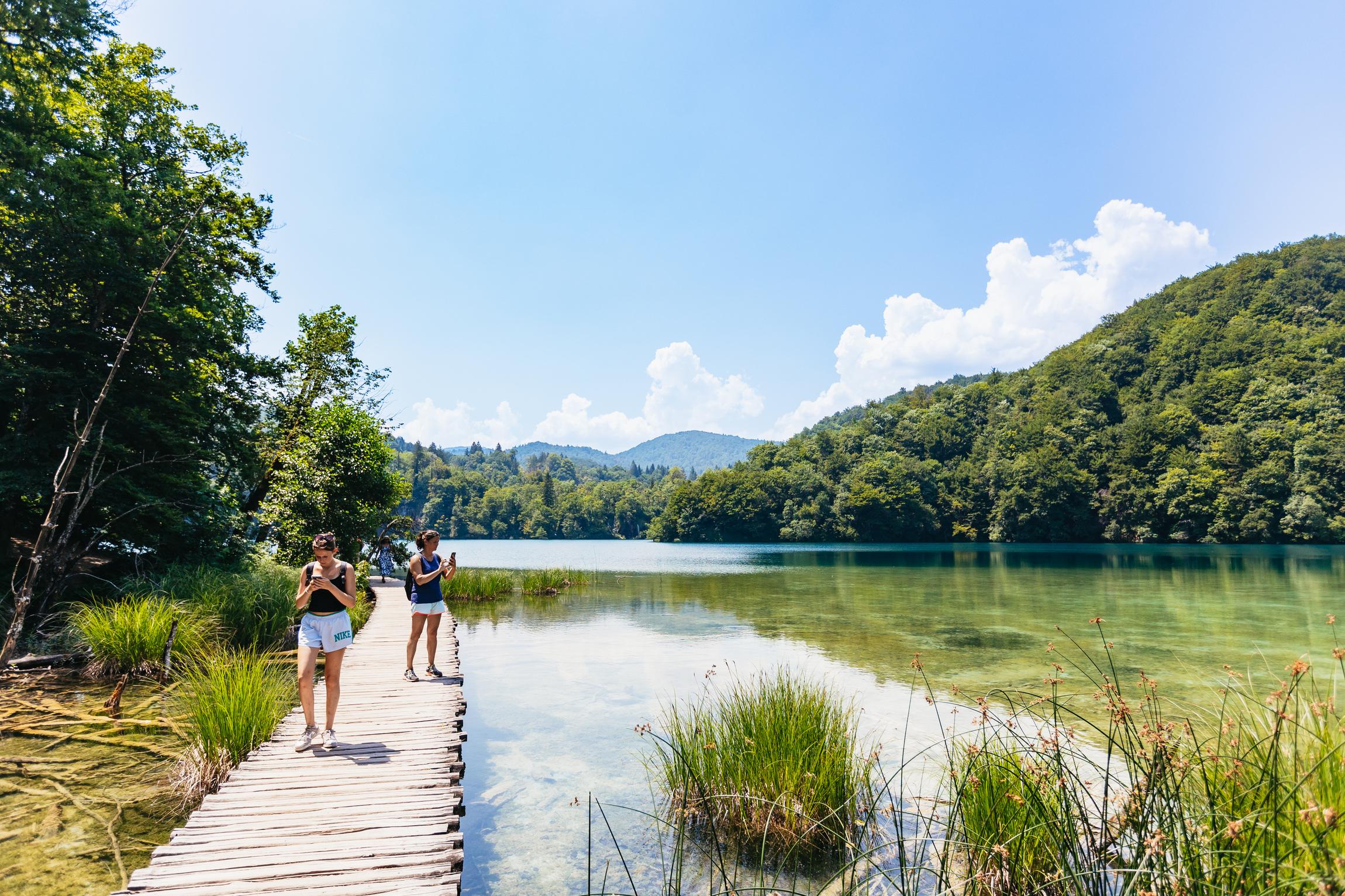 Split to Plitvice Lakes Day Trip with Boat & Train
