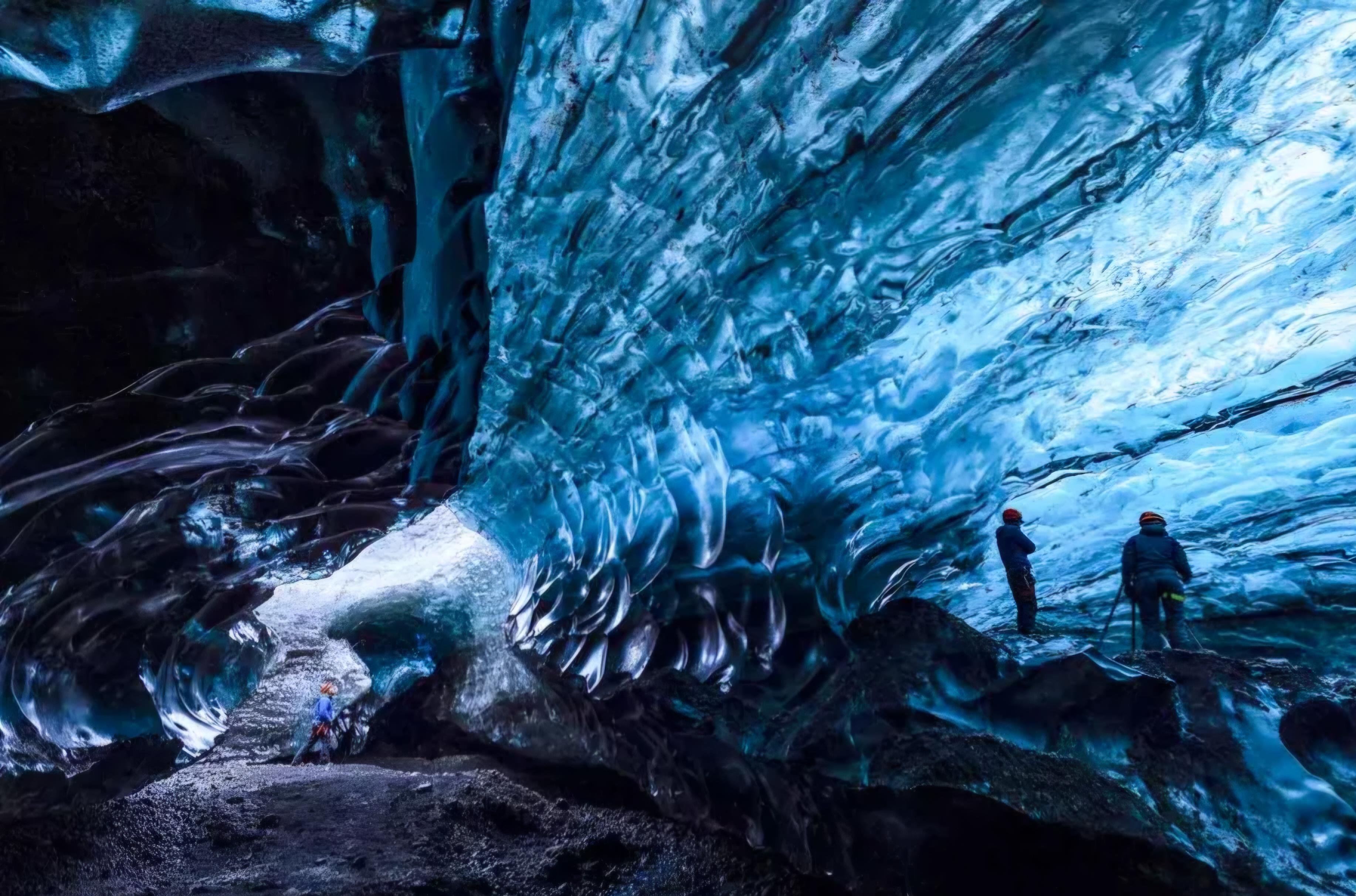 Bogdanovich Glacier Expedition with Hotel Transfer