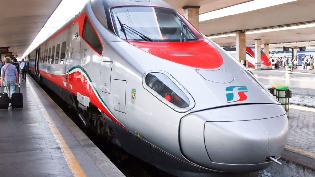Pompeii Discovery: High-Speed Train, Wine Tasting & Lunch