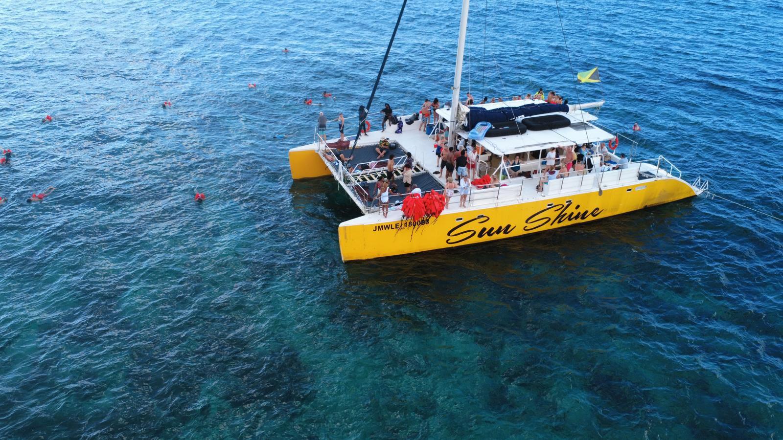 Negril Sunset Catamaran Party Cruise to Rick's Cafe
