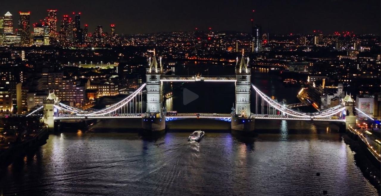 Night-Time Thames Cruise: Illuminated River Art Tour