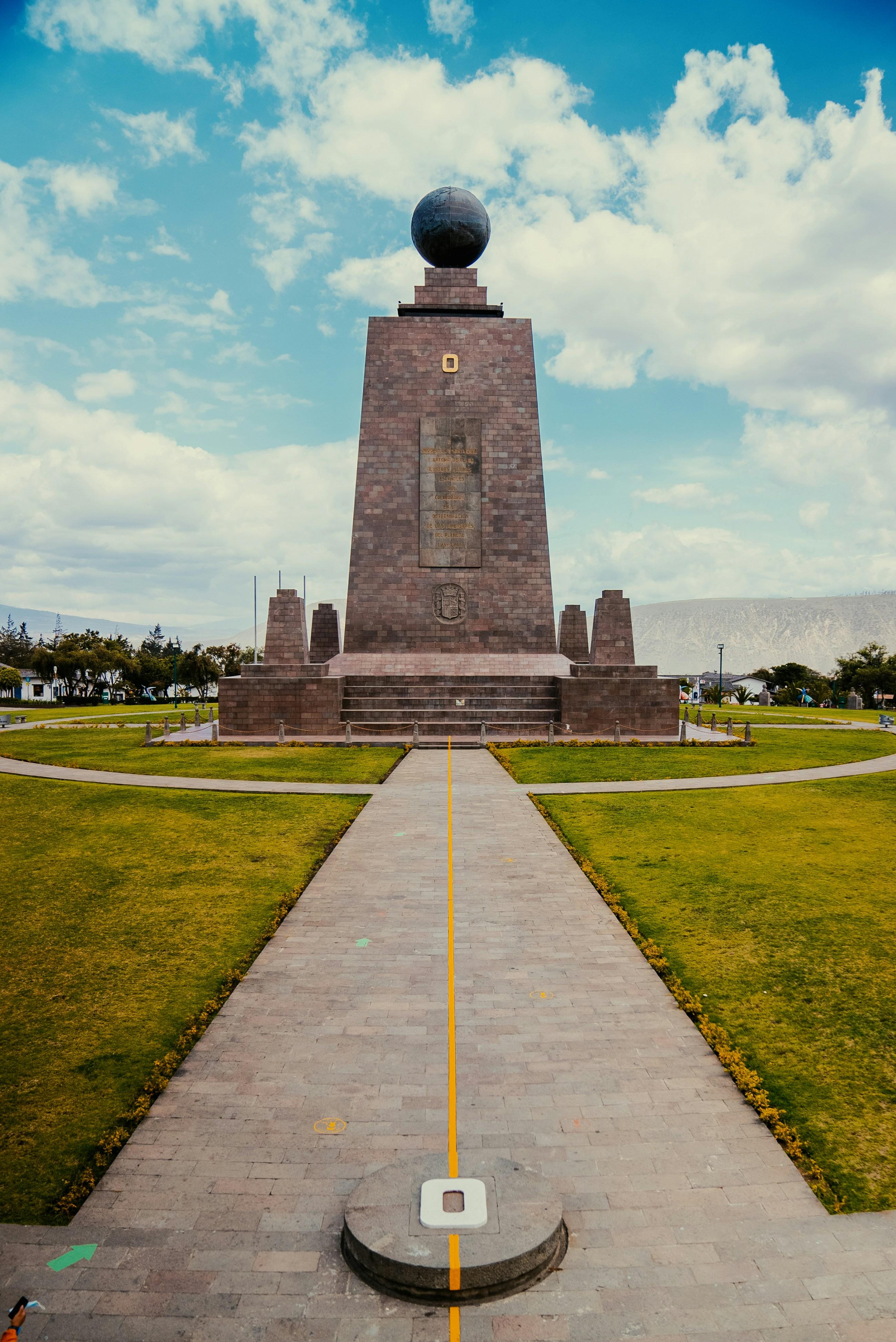 Private Quito Highlights: Colonial Center, Cable Car & Equator