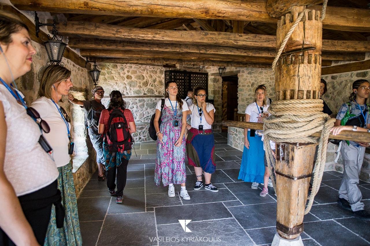 Athens to Meteora: Full-Day Monastery & Caves Tour with Lunch