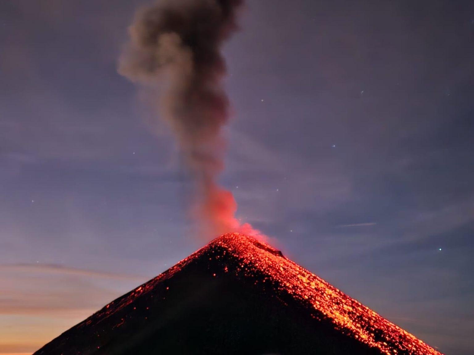 Antigua: Acatenango Volcano 4x4 Overnight Adventure