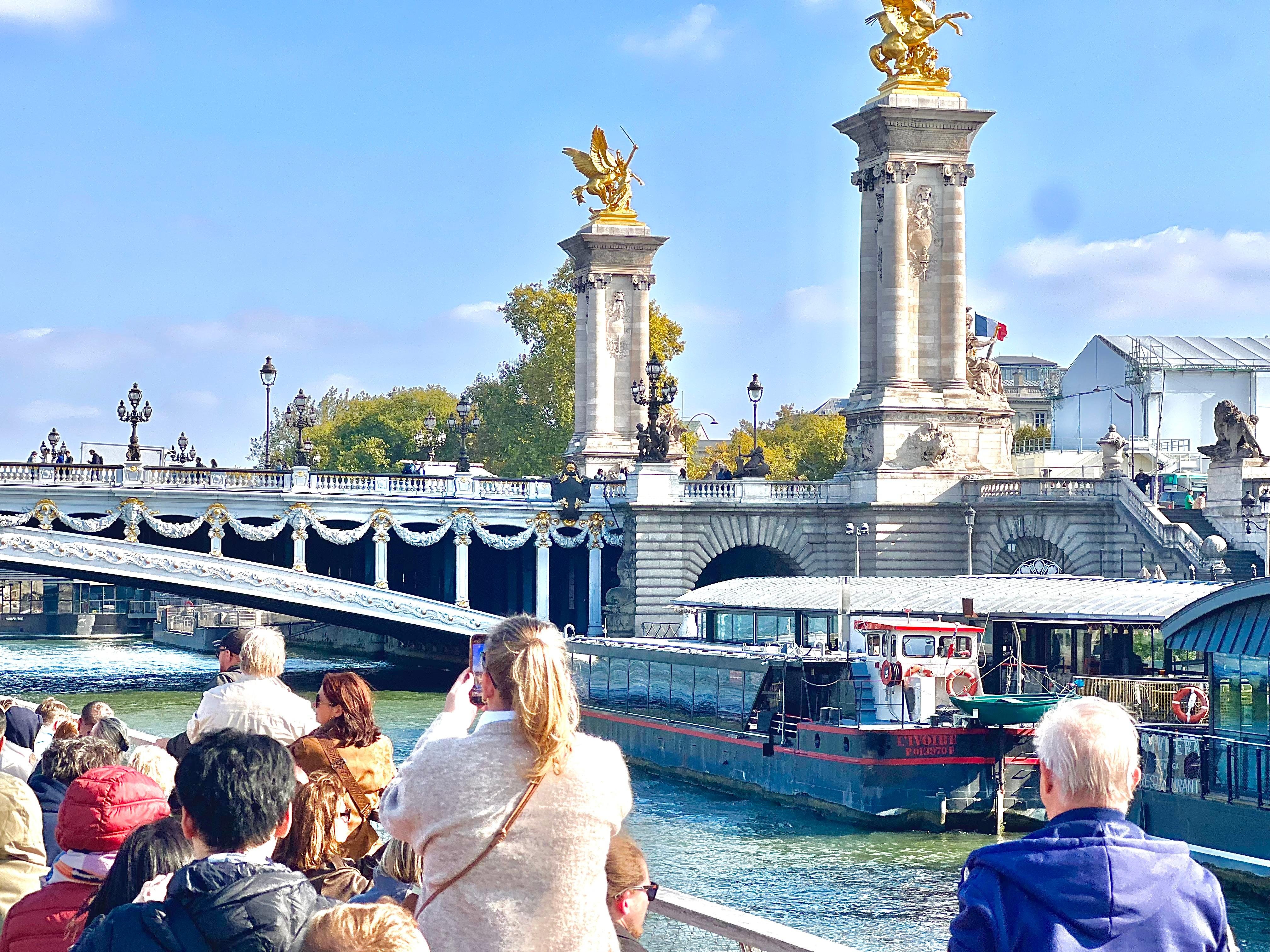 Paris: Eiffel Tower Seine Cruise & Crêpe Tasting