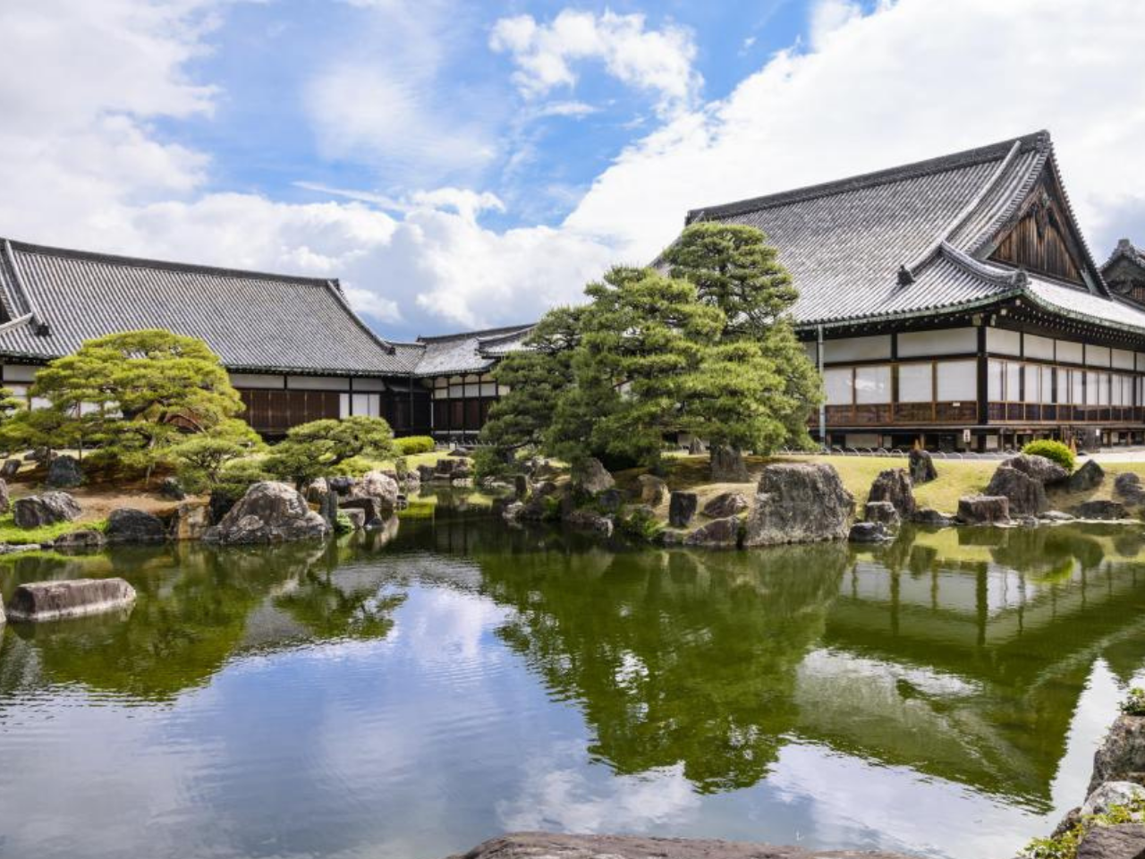Kyoto Nijo Castle: End of the Samurai Era Walking Tour