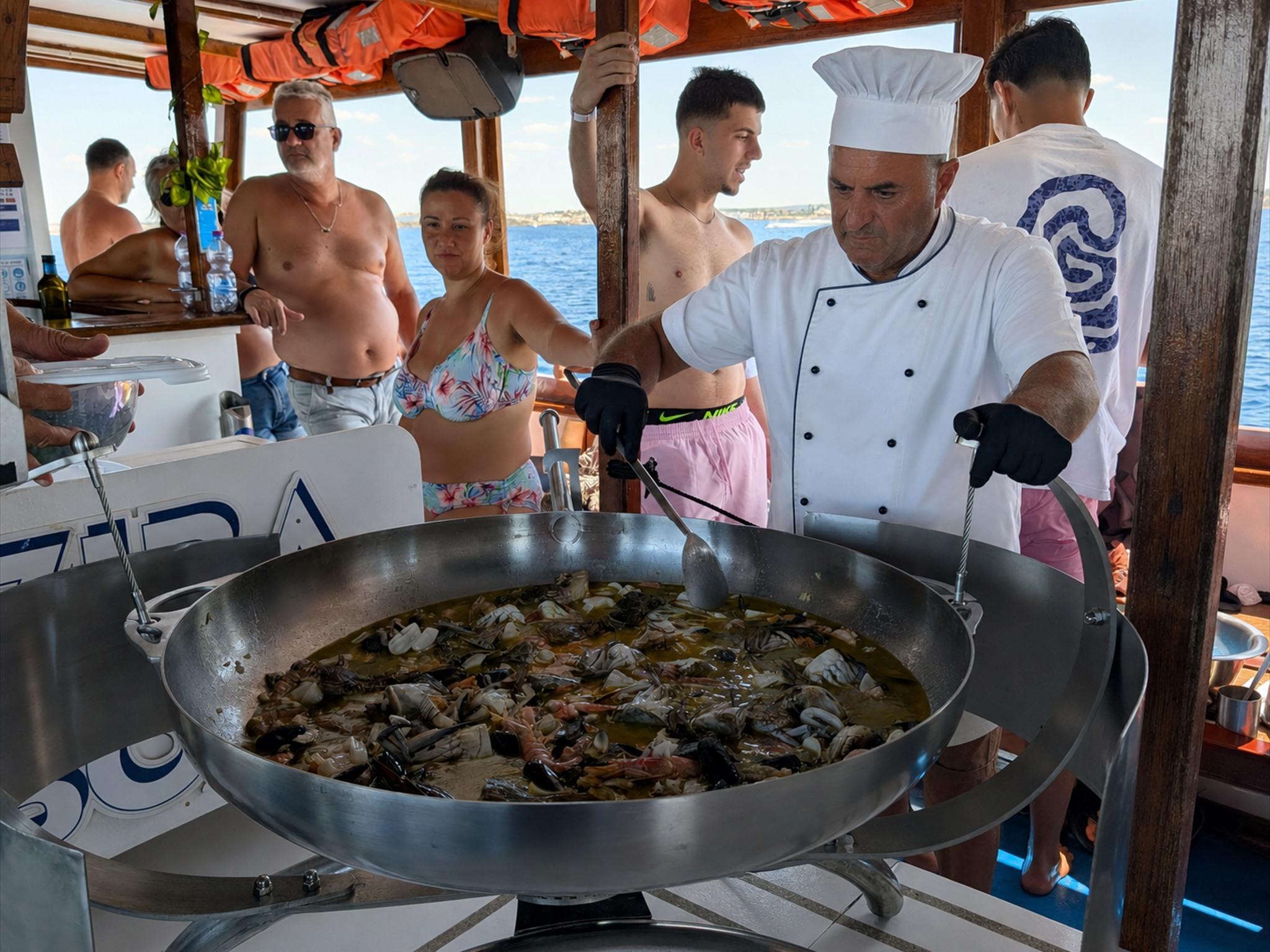 Gallipoli Southern Coast Boat Excursion with Fresh Seafood Lunch
