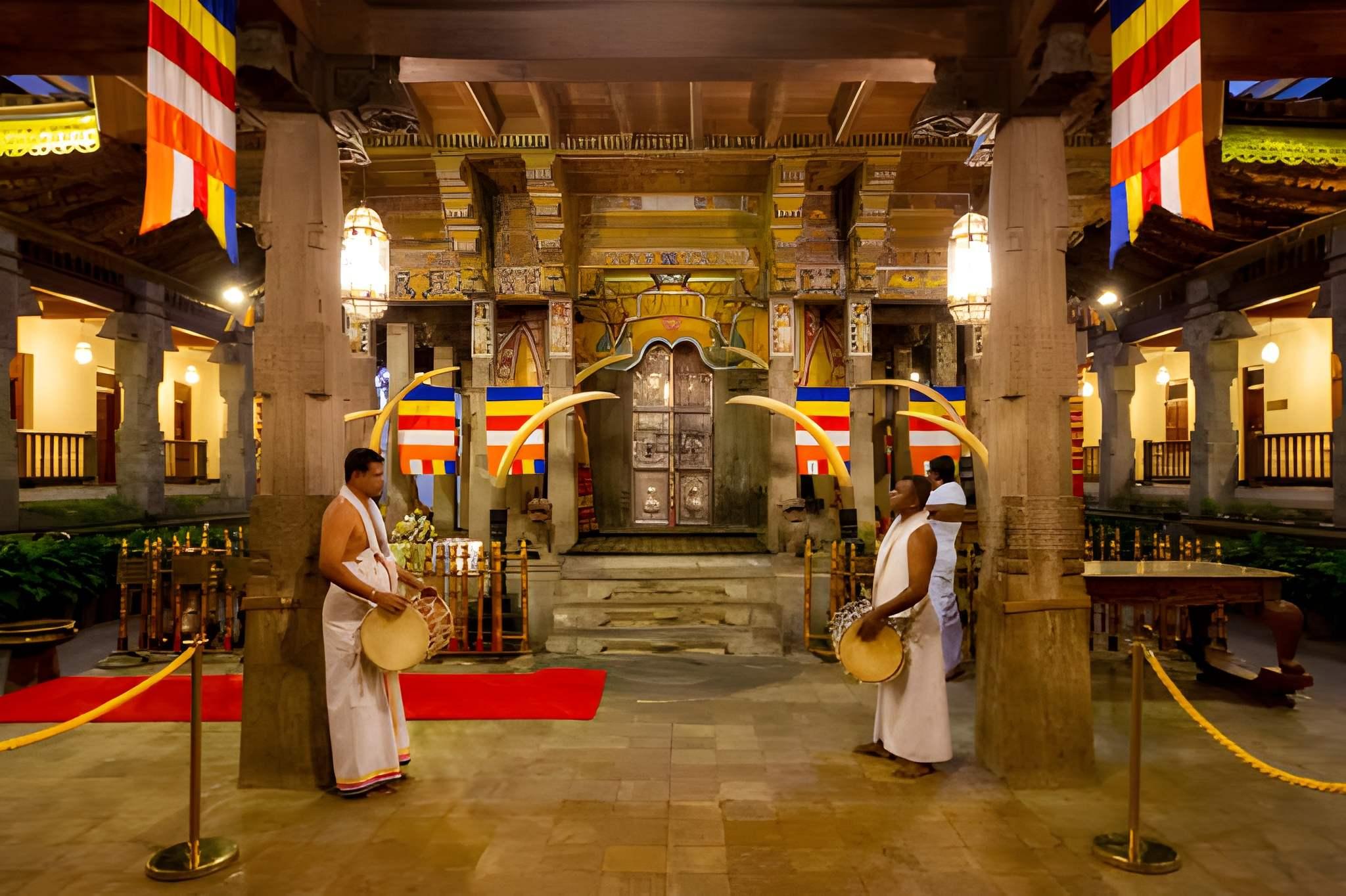 Kandy: Temple of the Sacred Tooth Guided Cultural Tour