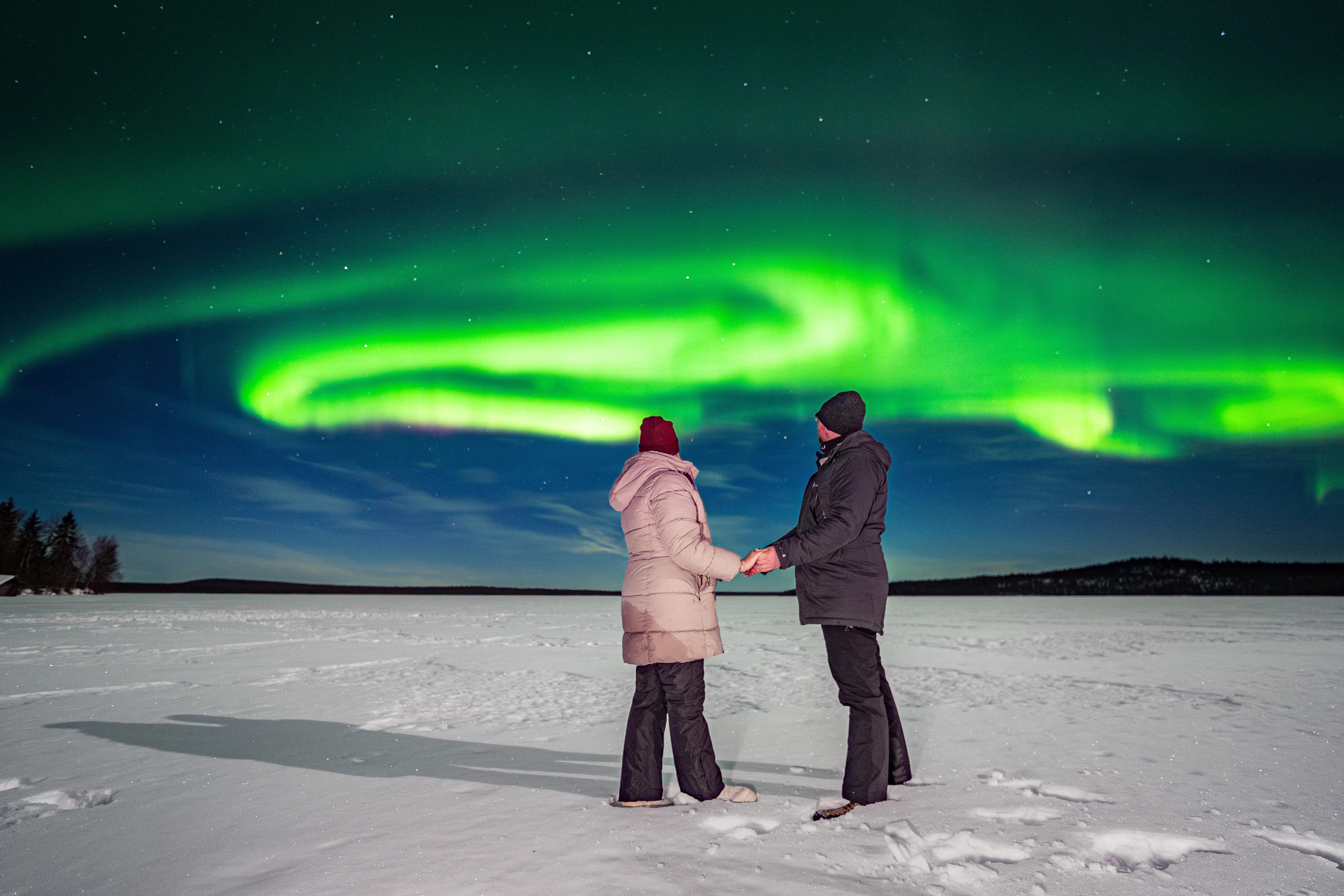Rovaniemi Aurora Hunt – Expert-Led Northern Lights Chase with Free Photos