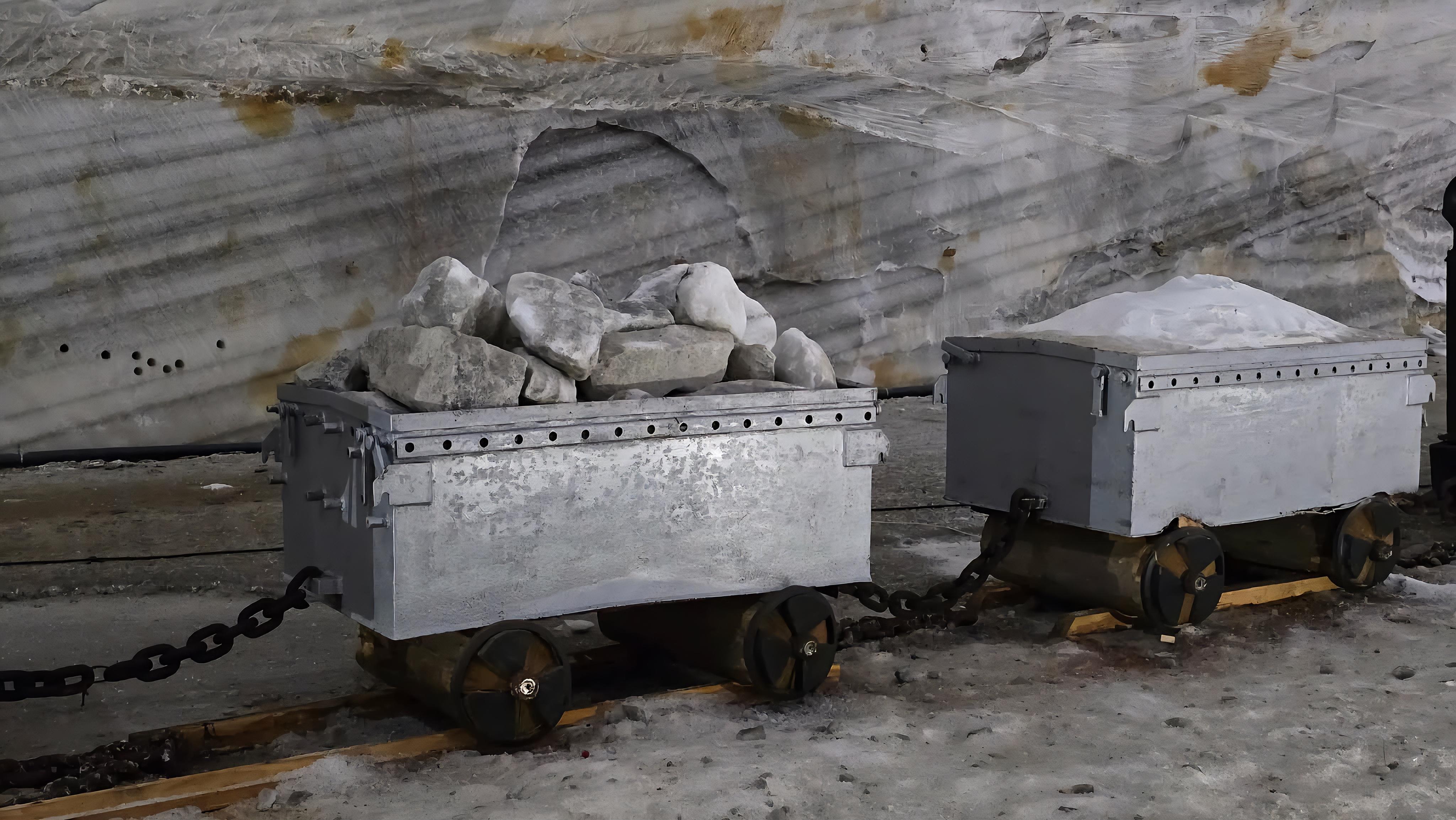 Bucharest: Slanic Salt Mine & Dracula’s Tomb Premium Day Tour