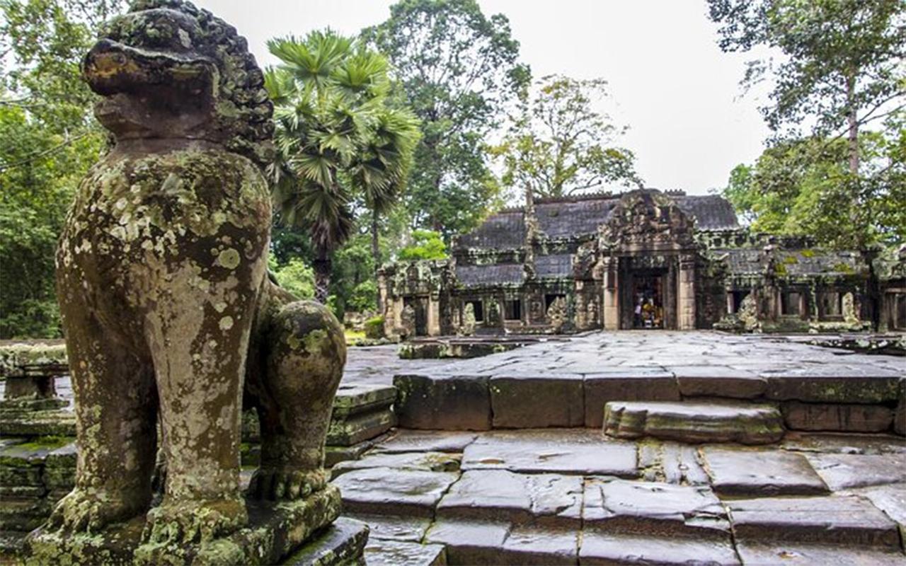 Angkor Wat Small-Group Sunrise or Sunset Expedition