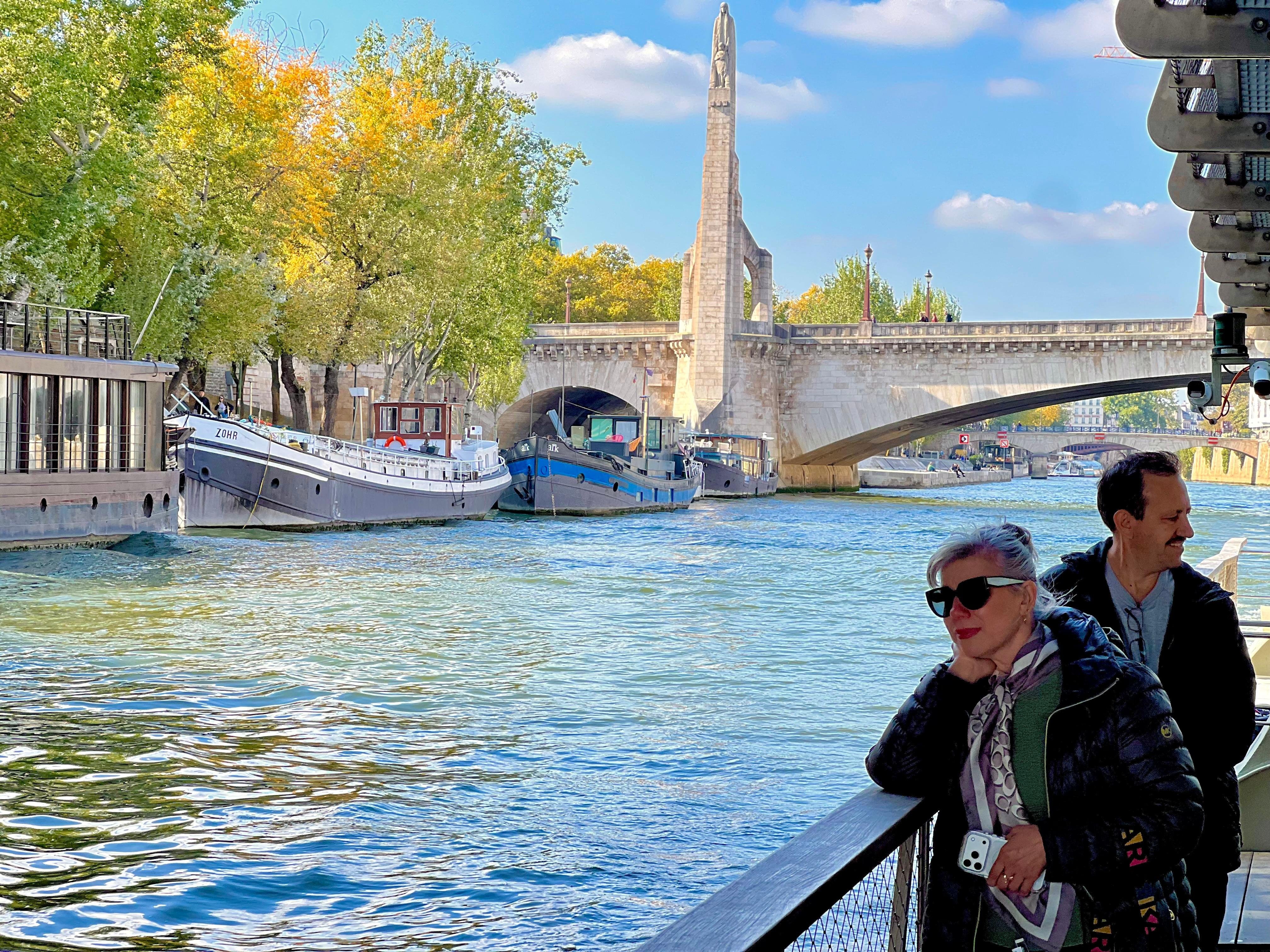 Paris: Eiffel Tower Seine Cruise & Crêpe Tasting