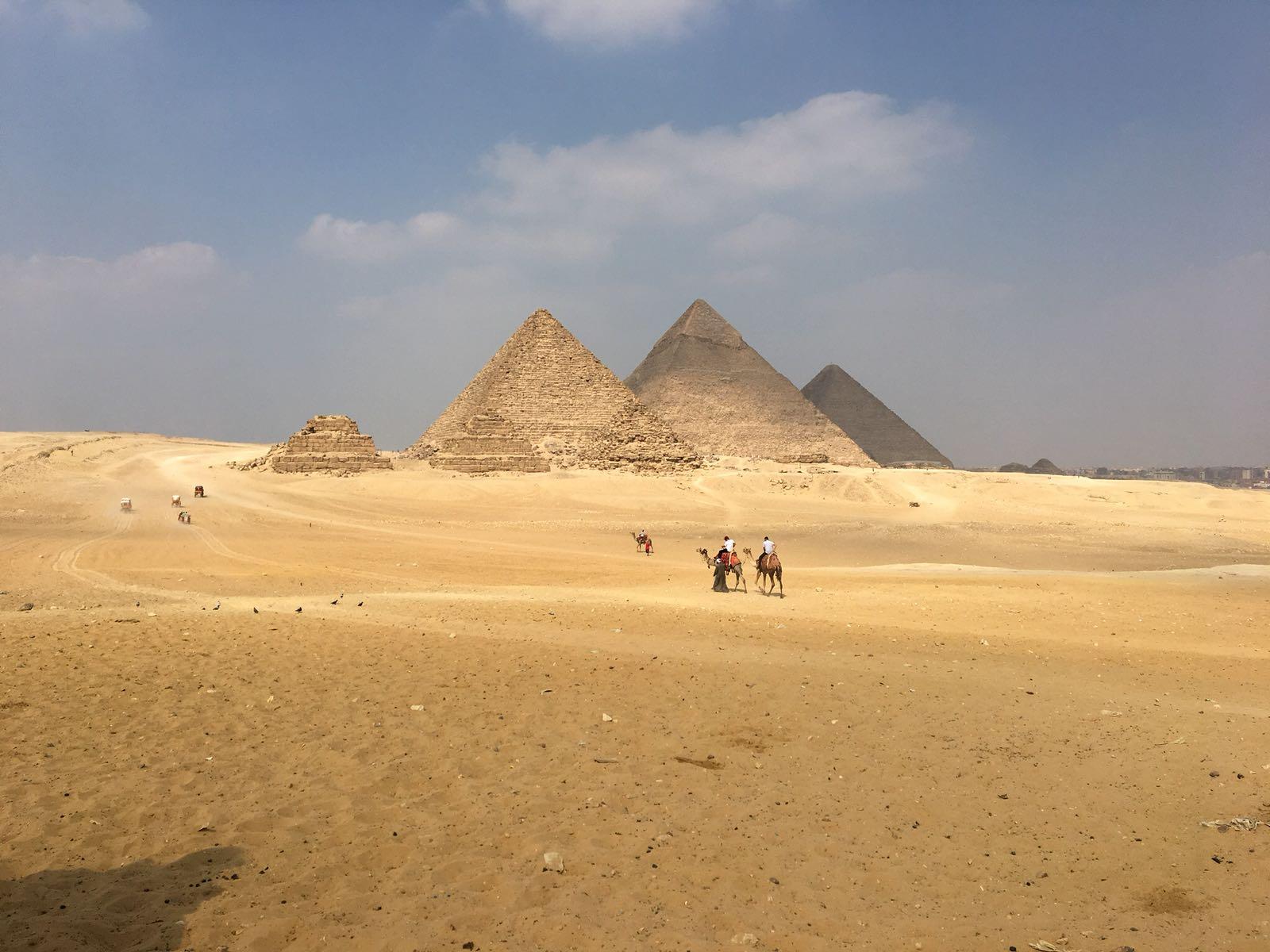 Sharm El Sheikh: Cairo Day Trip by Flight with Pyramids & GEM Museum