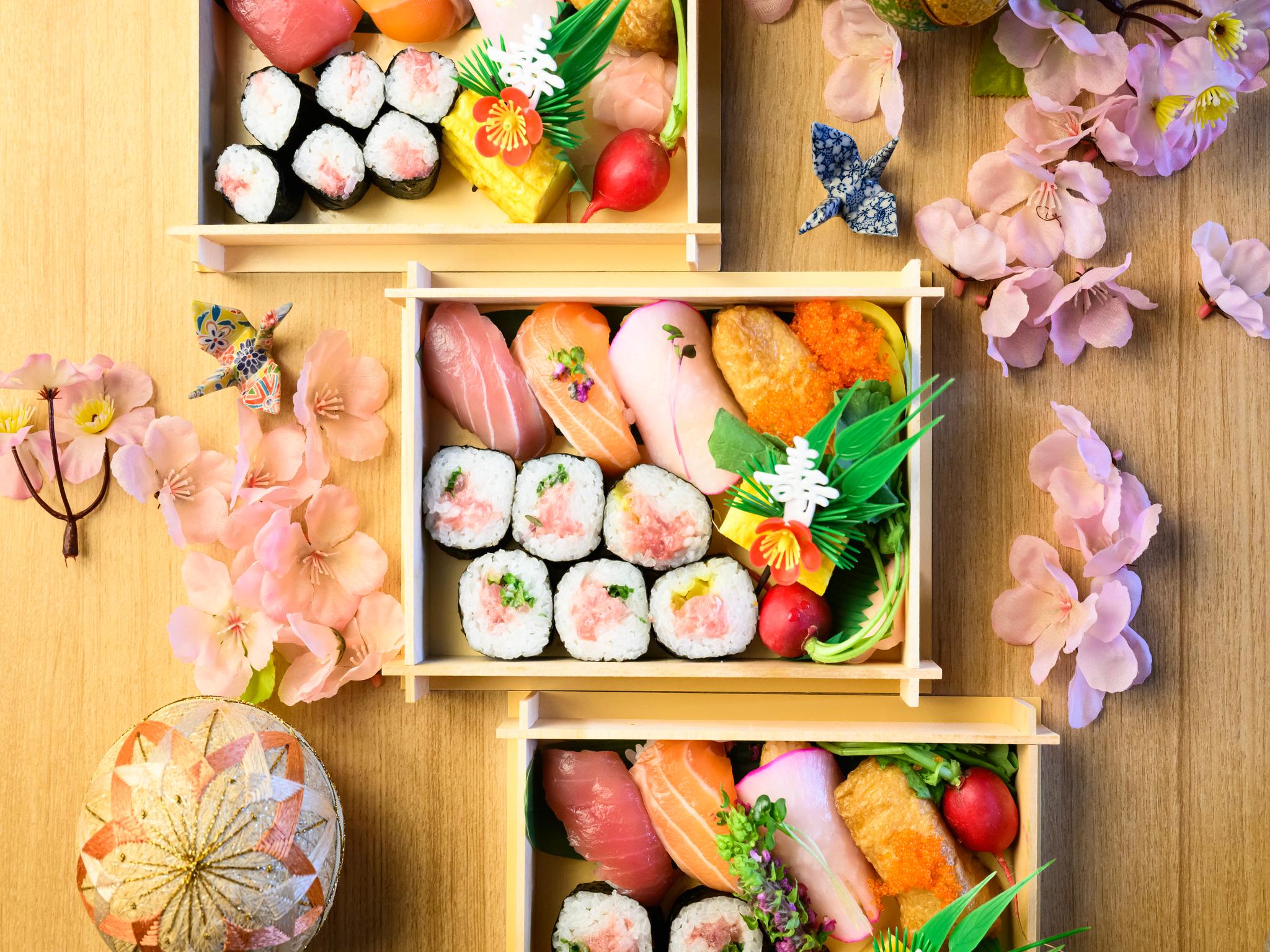 Sushi Making & Tsukiji Market Insider Tour with Tuna Tasting