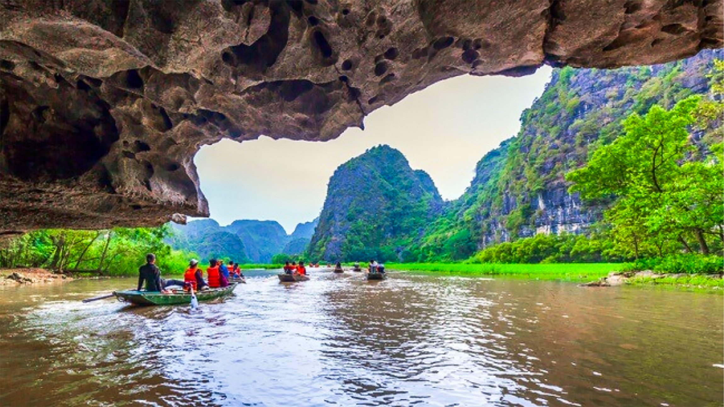 Hanoi to Ninh Binh: Hoa Lu, Tam Coc or Trang An & Mua Cave Day Tour
