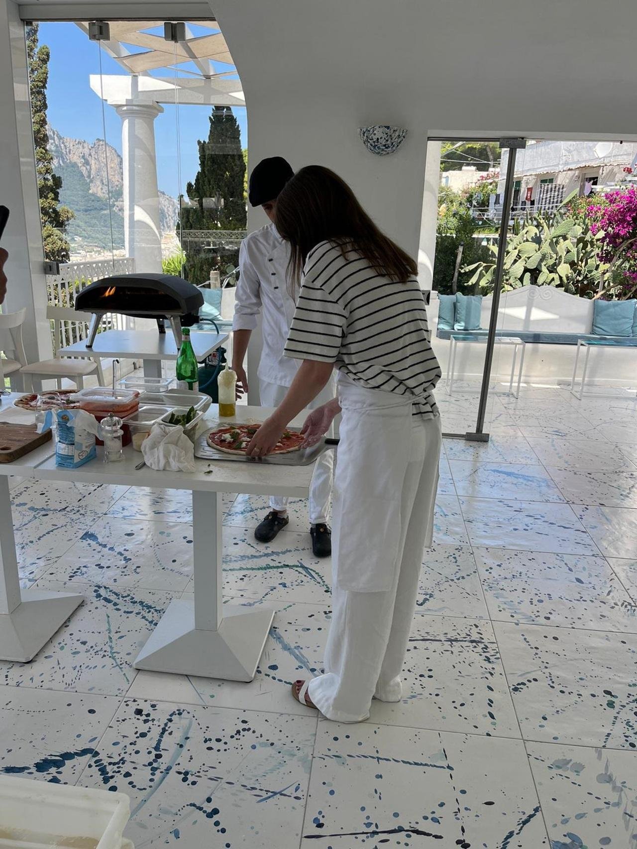 Capri Pizza Making Class with Sea Views, Wine & Tiramisu