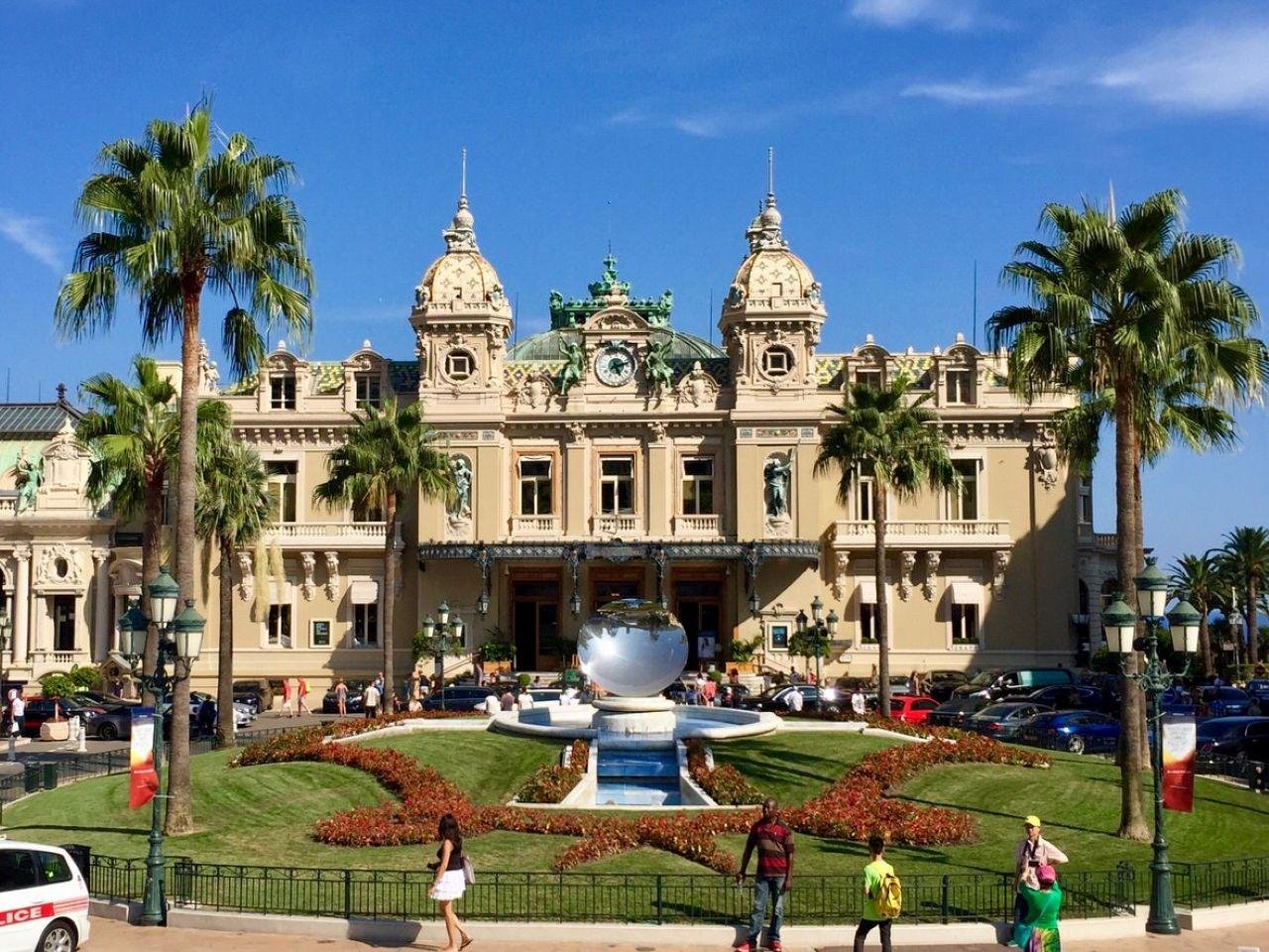 French Riviera Private Tour: Monaco, Eze & Nice by Electric Car