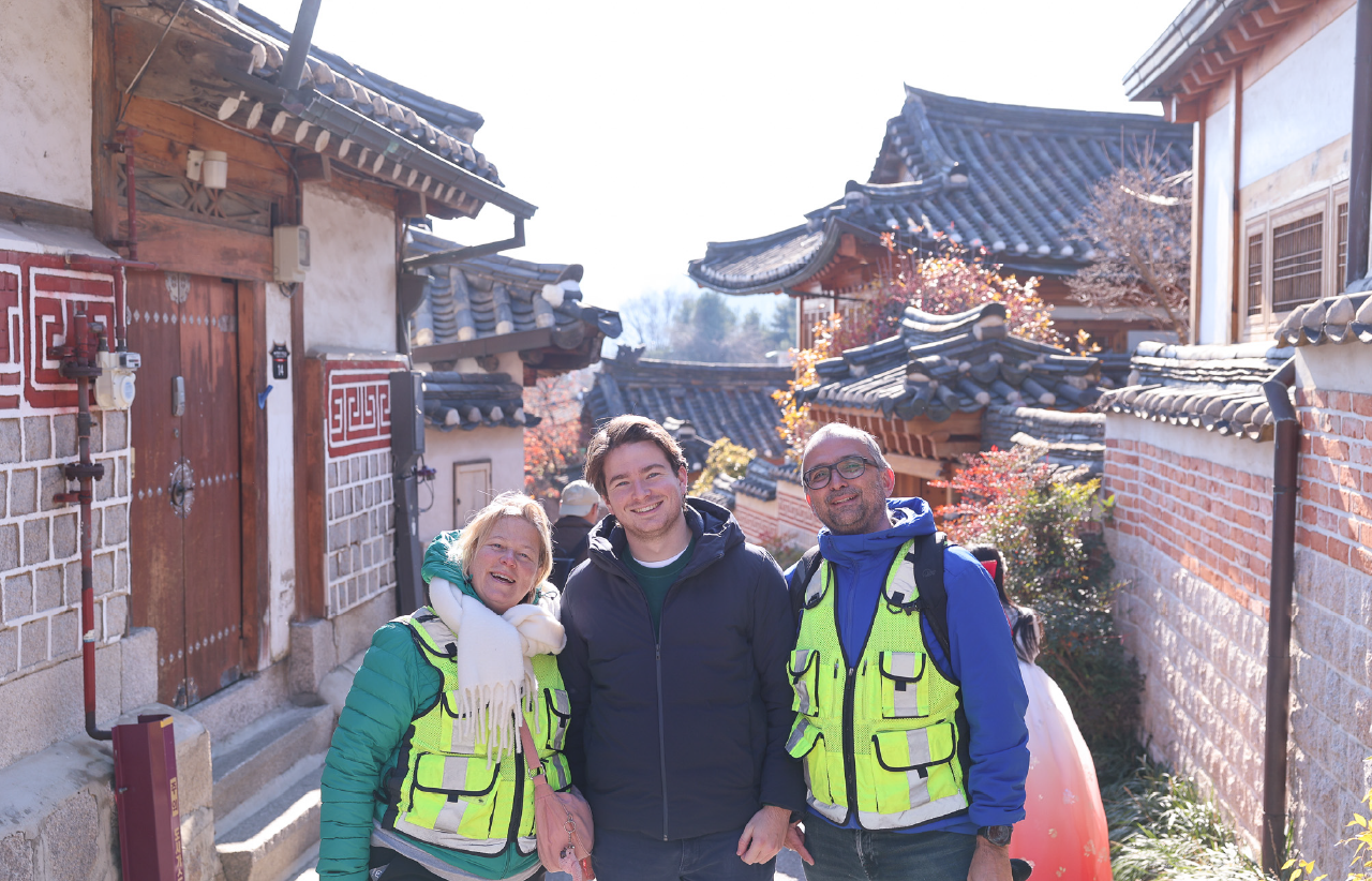 Seoul e-bike tour along the Han River cycle paths — image 1