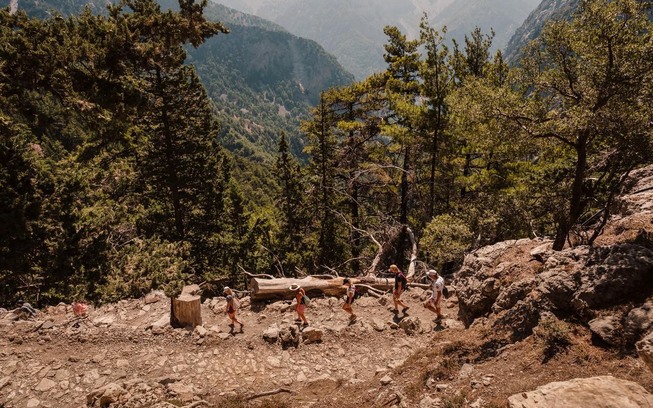 Samaria Gorge hike Crete — Xyloskalo descent, Iron Gates Sideroportes, kri-kri ibex, Agia Roumeli Libyan Sea — image 60