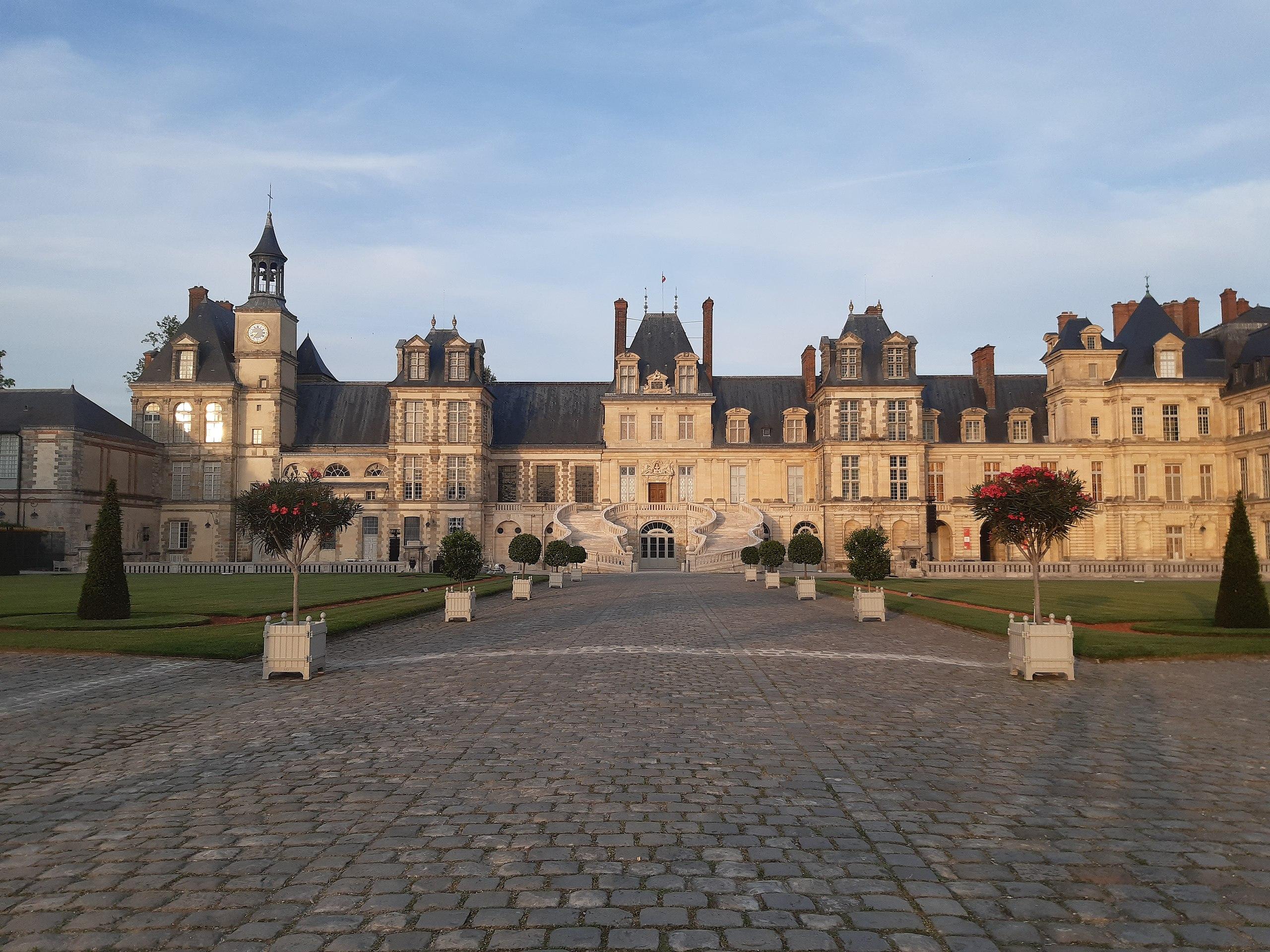 Private Fontainebleau & Vaux-le-Vicomte Day Trip from Paris