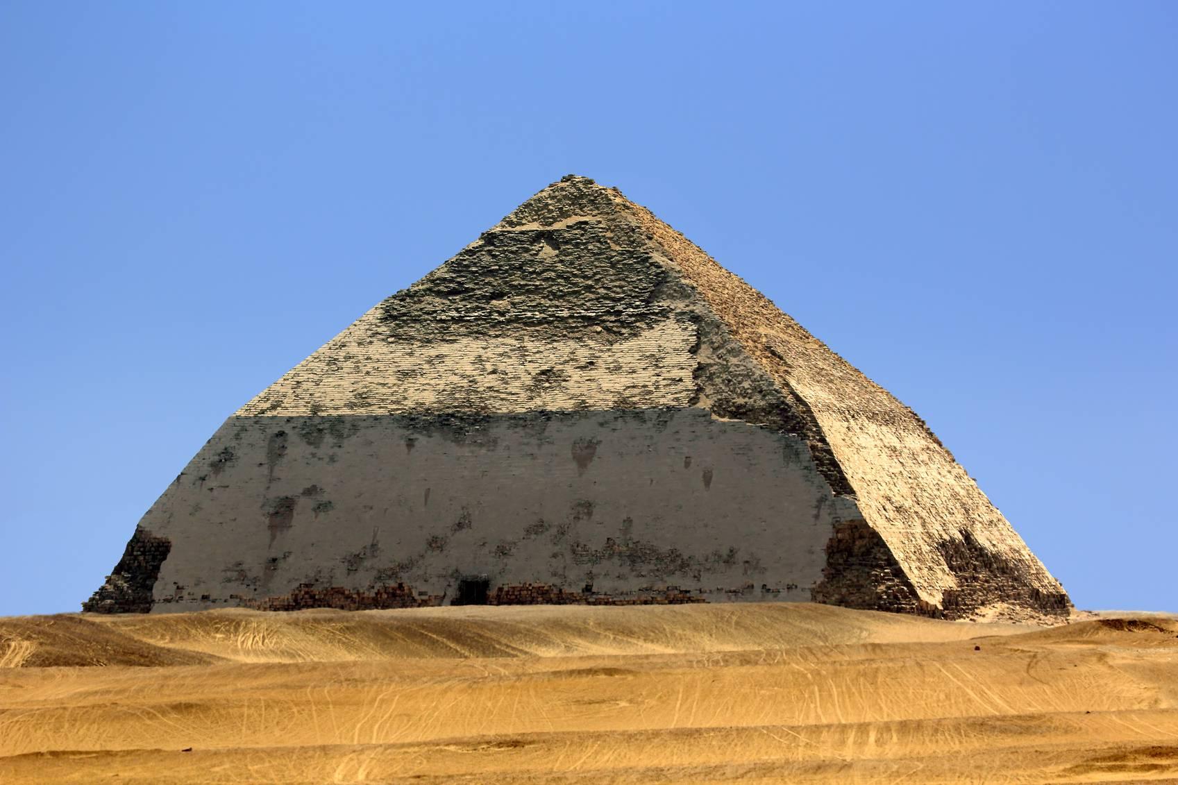 Cairo: Pyramids, Sakkara & Memphis Full-Day Expedition