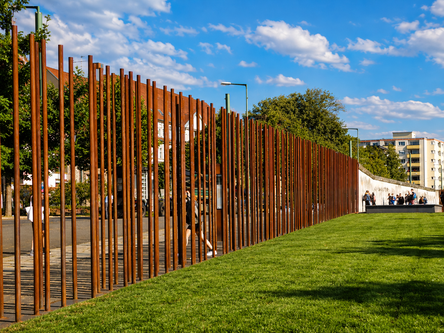 Berlin: Wall Tour – Fates, Love Stories, and Heroes