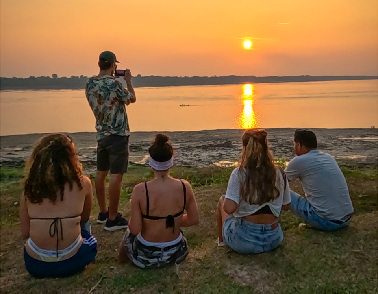 Leticia: Amazon Sunset Tour with Border Crossing & Drink