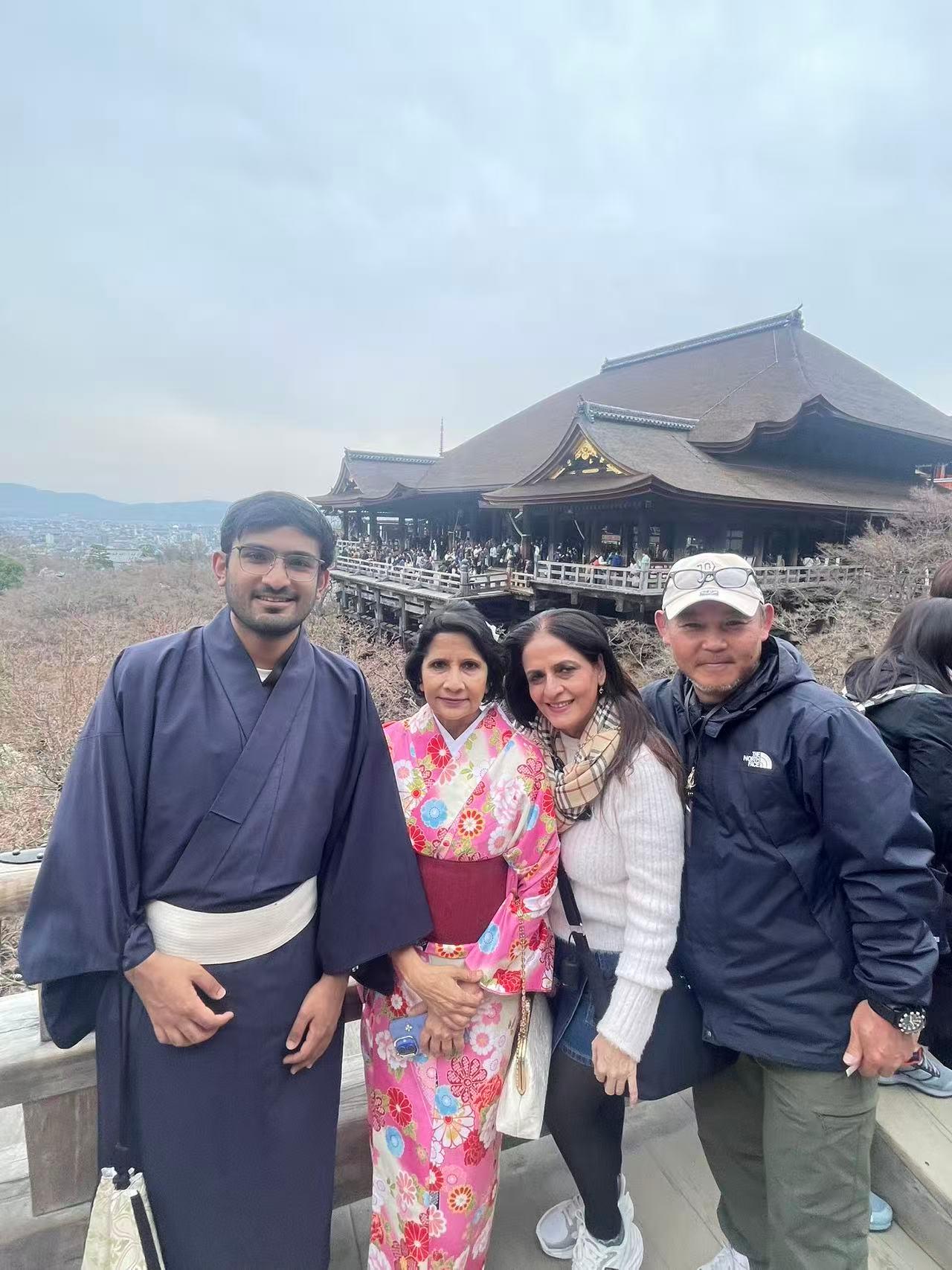 Osaka Custom Private Tour by Luxury Vehicle