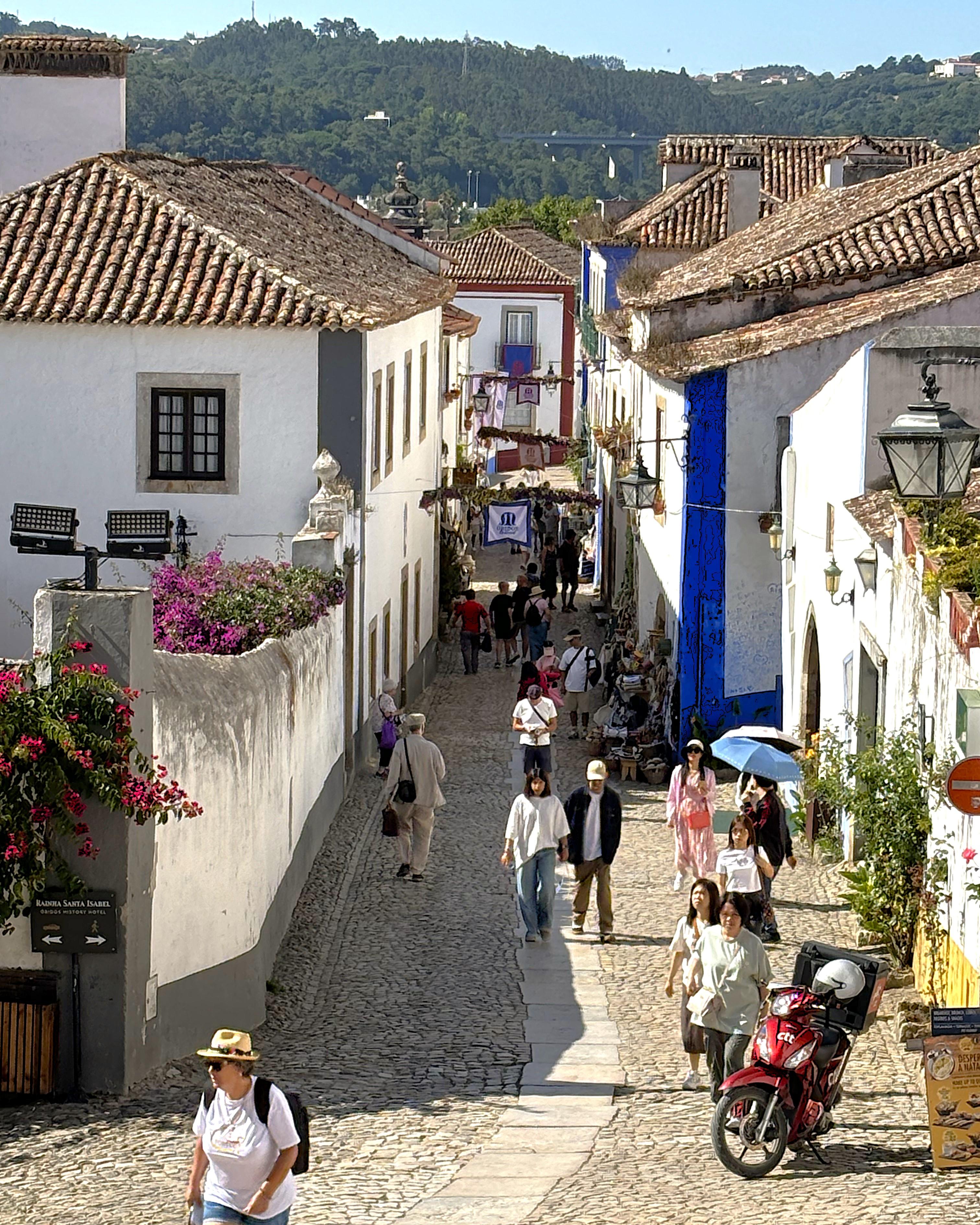 Lisbon to Porto Private Transfer with 3 Scenic Stopovers