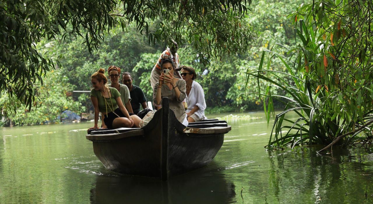 Kerala Backwater Village Punting Cruise with Lunch