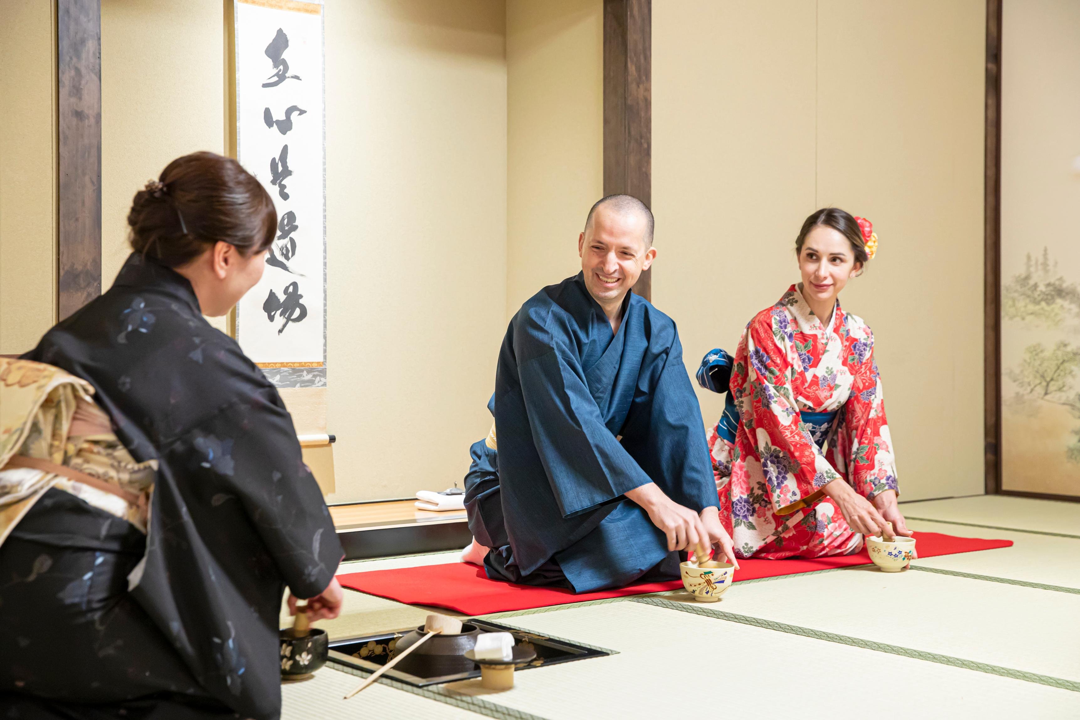 Karasumashijo: Kimono Tea Ceremony with Matcha and Sweet