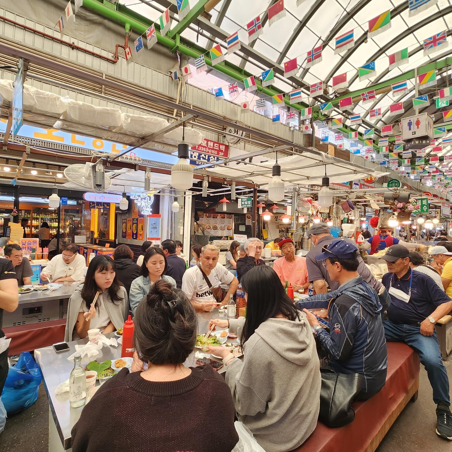 Seoul Evening Food Adventure with Fried Chicken & Traditional Tea