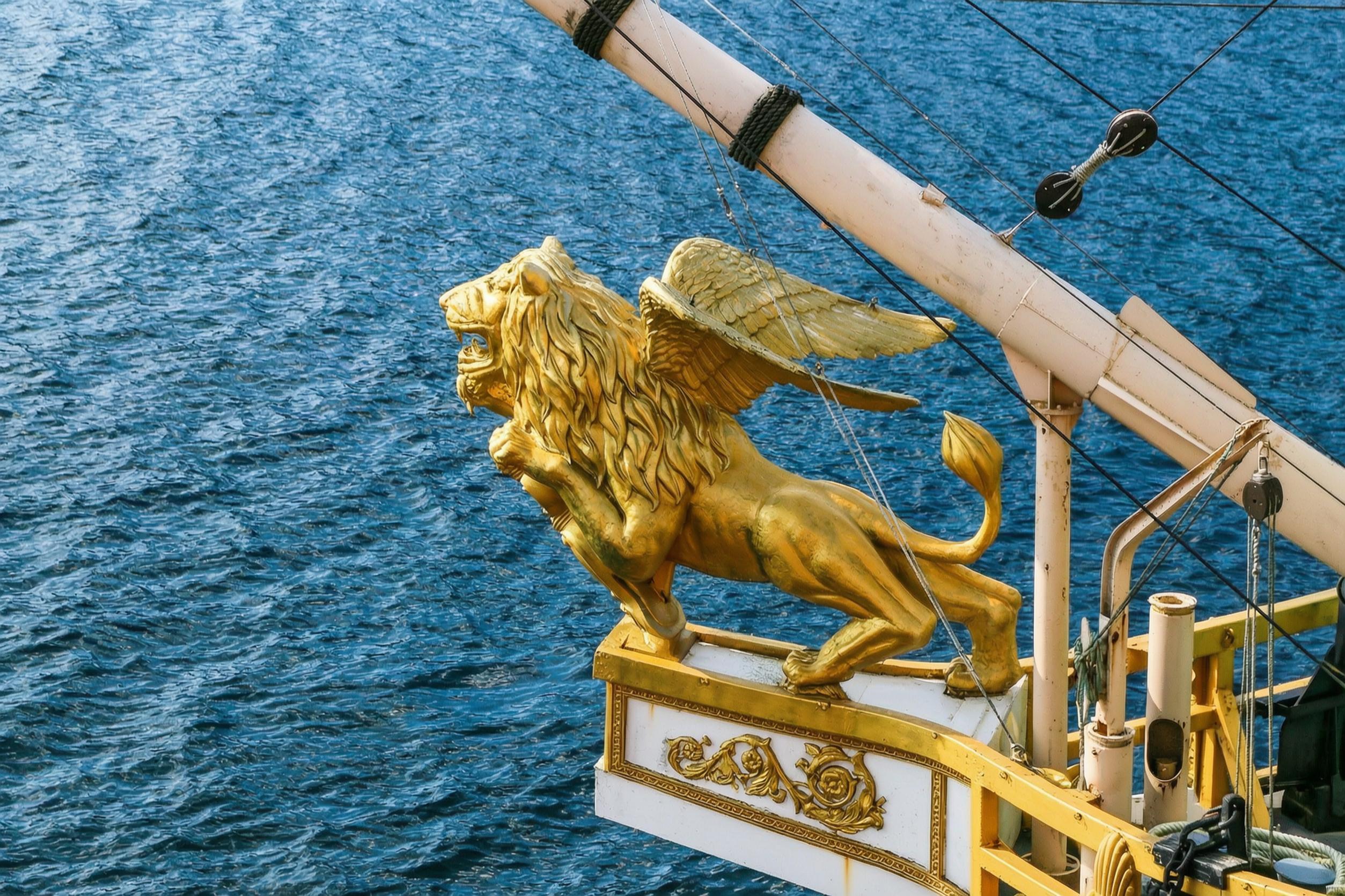 Hakone & Enoshima Day Tour: Ropeway, Pirate Ship & Mt. Fuji Views