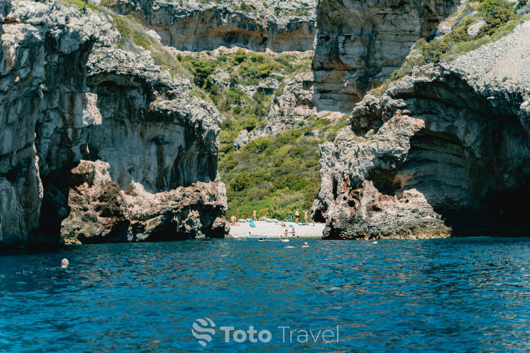 Split: 5 Islands Speedboat Adventure & Blue Cave