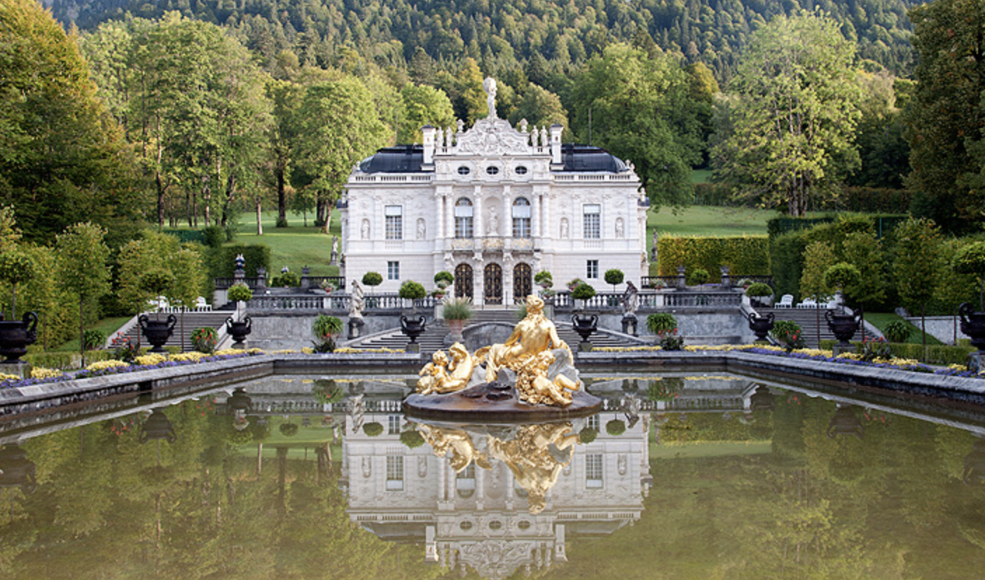 Linderhof Palace, Eibsee & Oberammergau: Private Tour from Munich