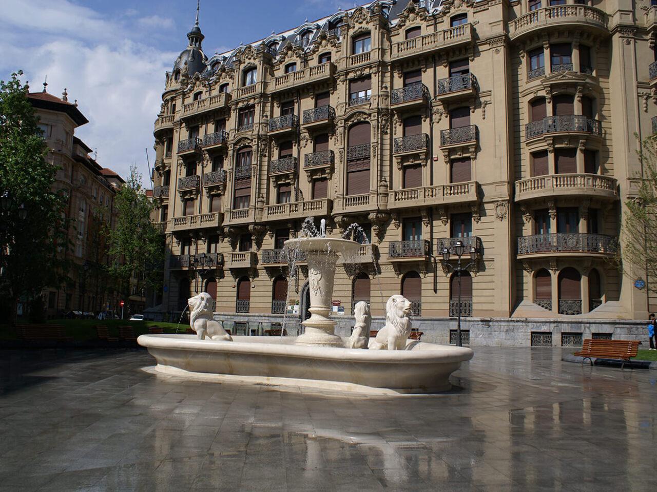 Private Bilbao Walking Experience