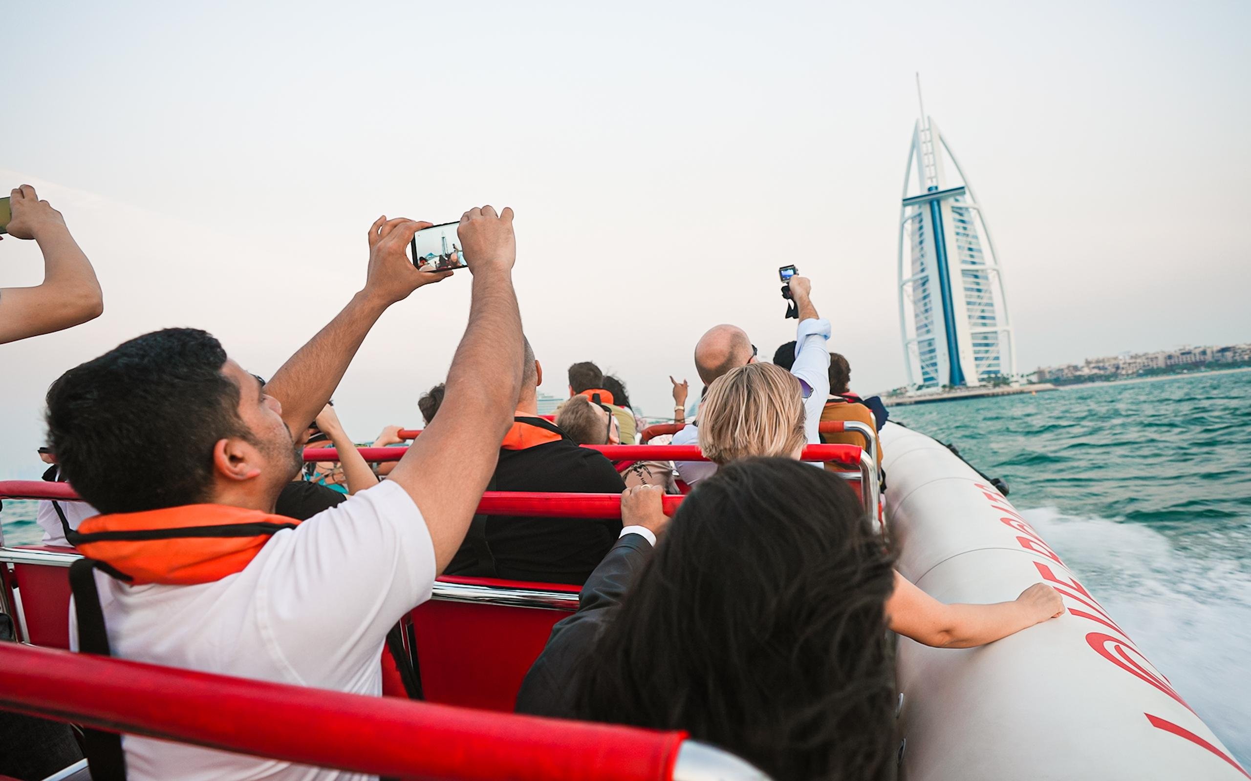 Dubai Speedboat Sightseeing Tour with Live Guide