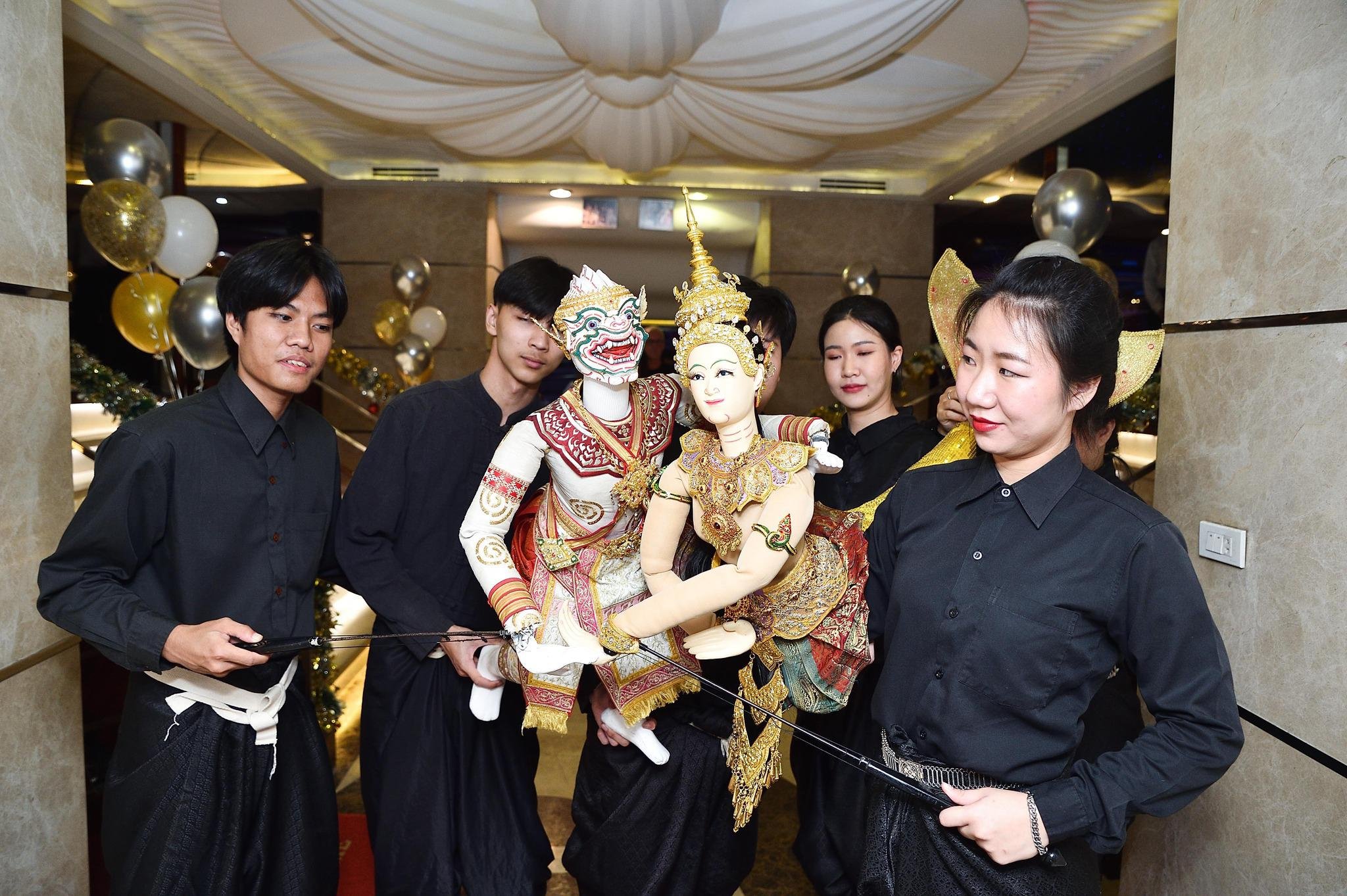 Wonderful Pearl Luxury Dinner Cruise on the Chao Phraya