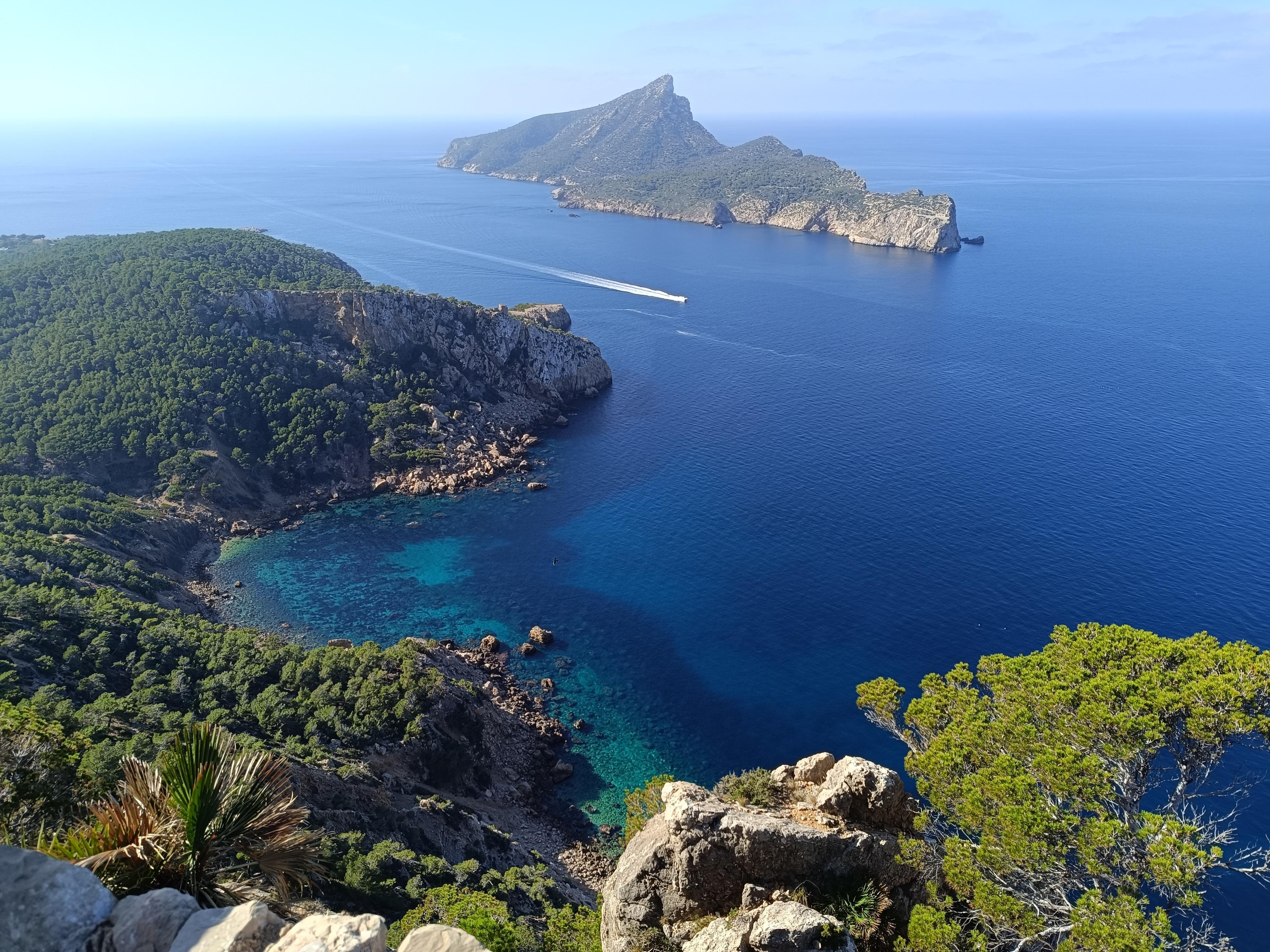 Coastal Trail & Mallorcan Tasting with Dragonera Views