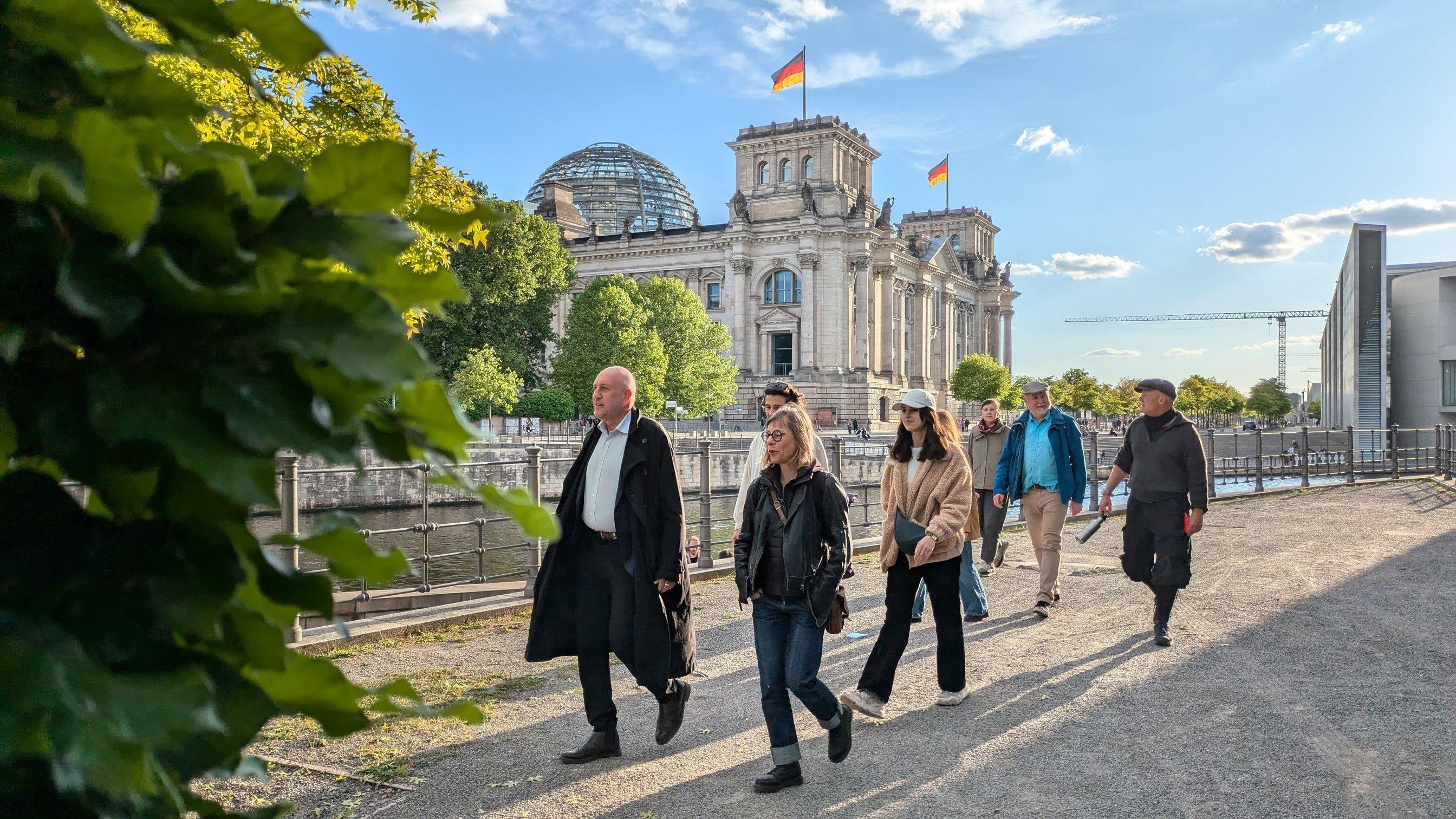 Berlin: Government District & Reichstag Hall Dome Visit