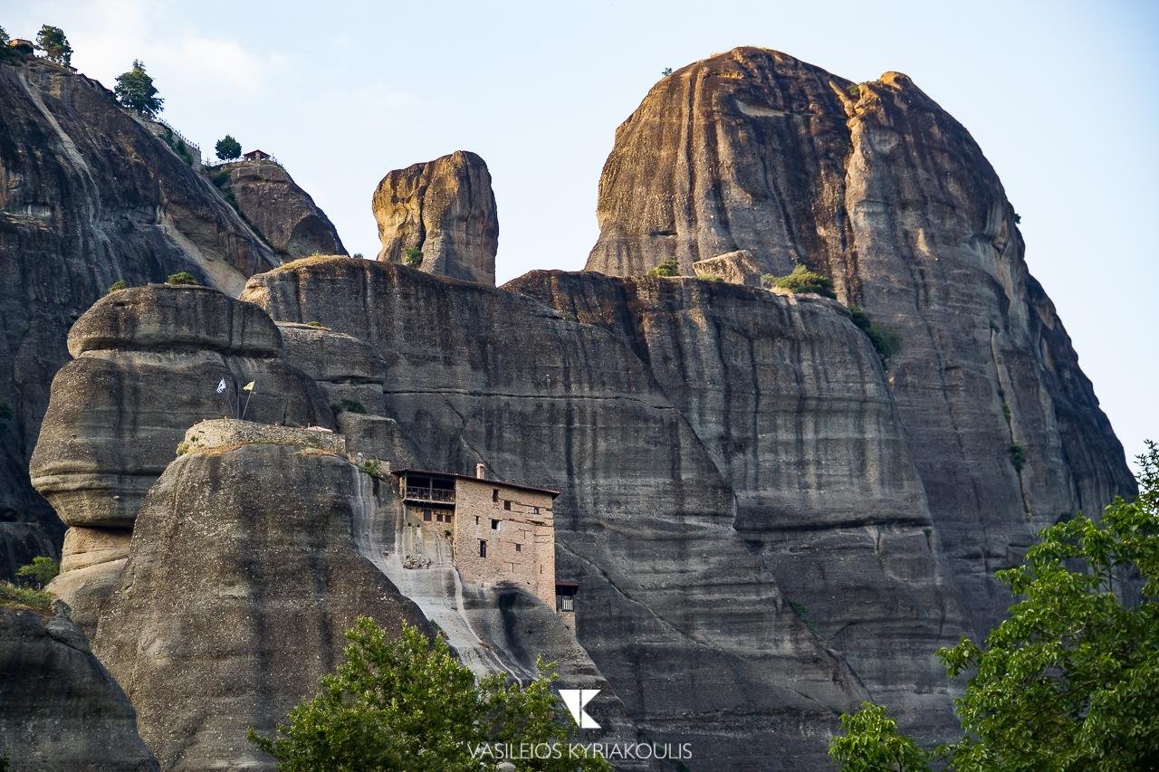 Athens to Meteora: Full-Day Monastery & Caves Tour with Lunch