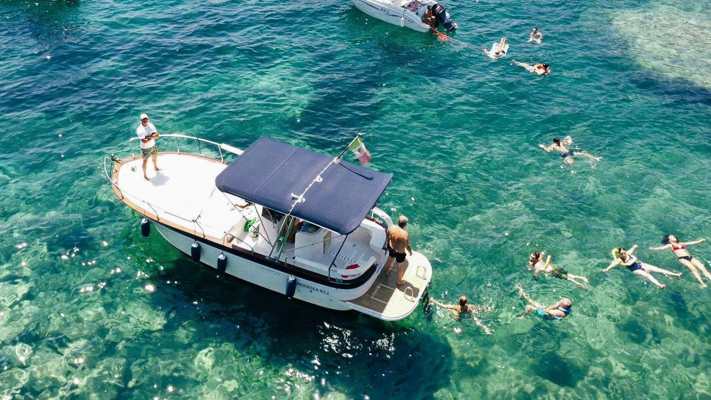 Procida Coastal Boat Tour with Snorkeling & Underwater Photography