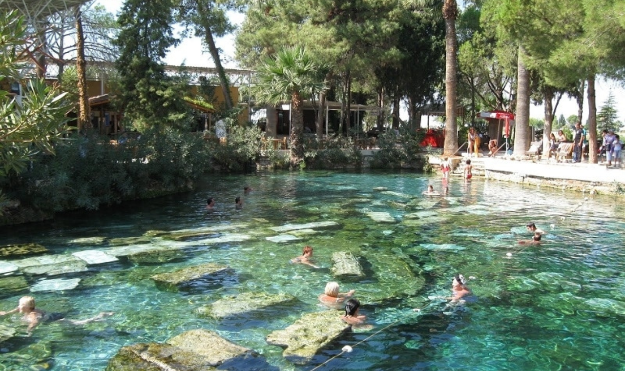 Pamukkale & Hierapolis Full-Day Trip from Istanbul with Flights