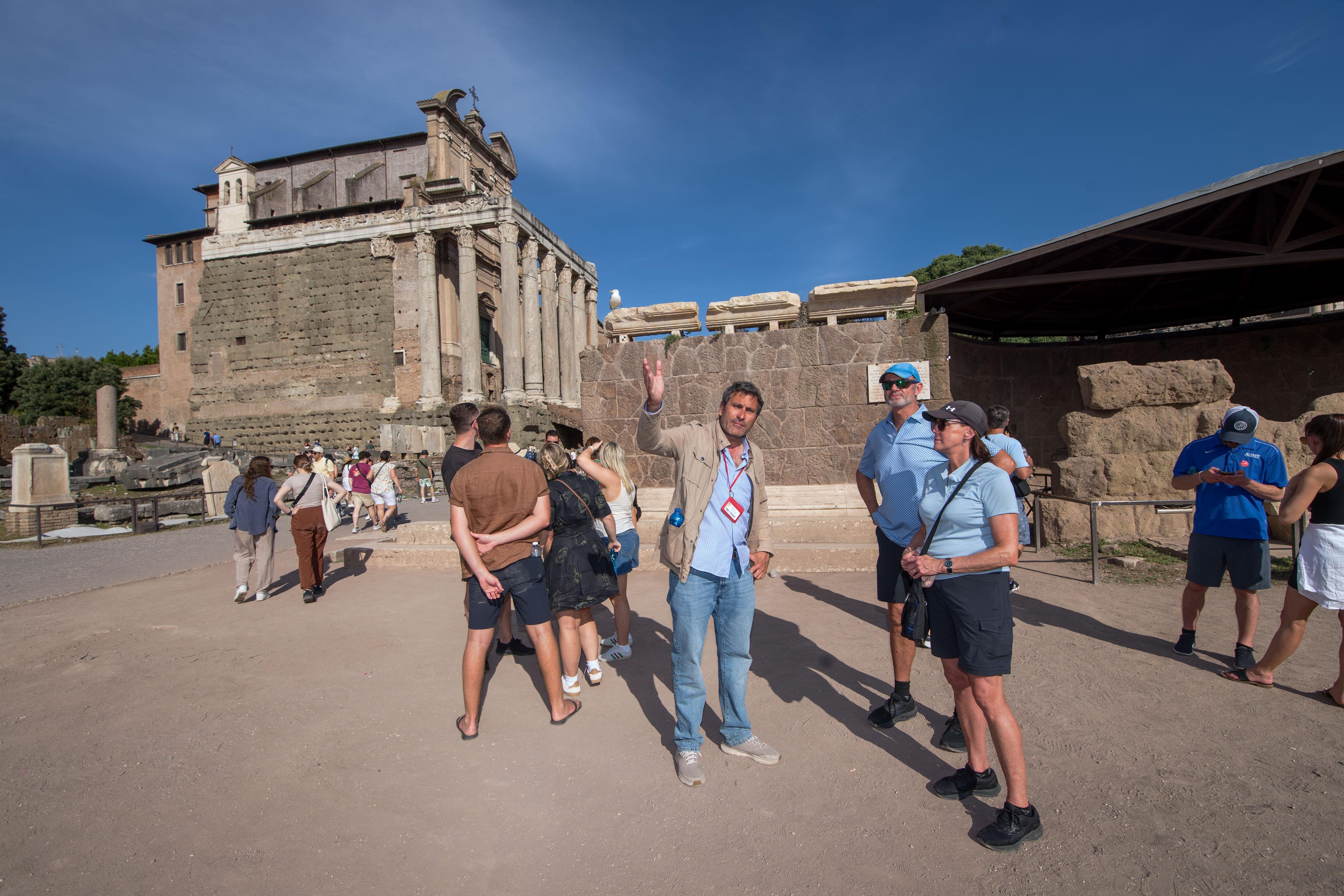Private Archaeological Colosseum & Forum Tour