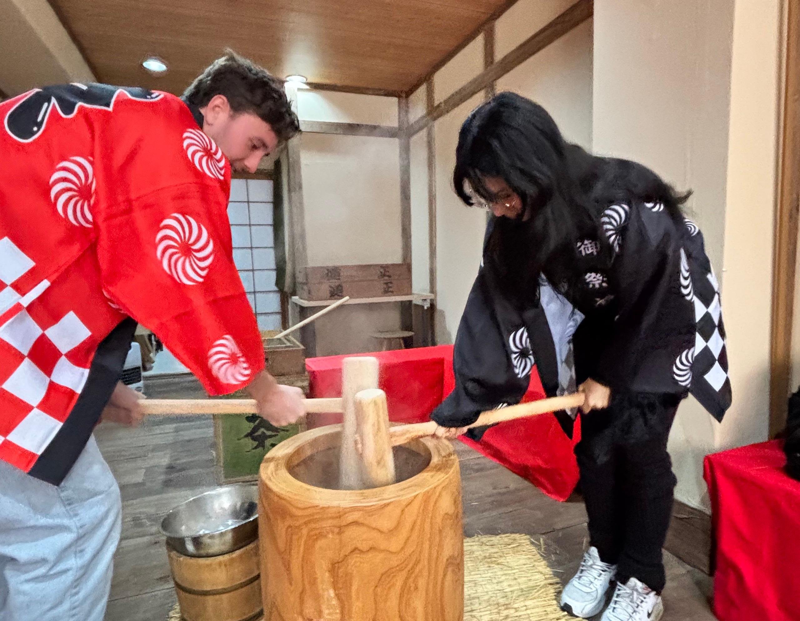 Osaka Traditional Mochi Pounding Workshop & Tasting